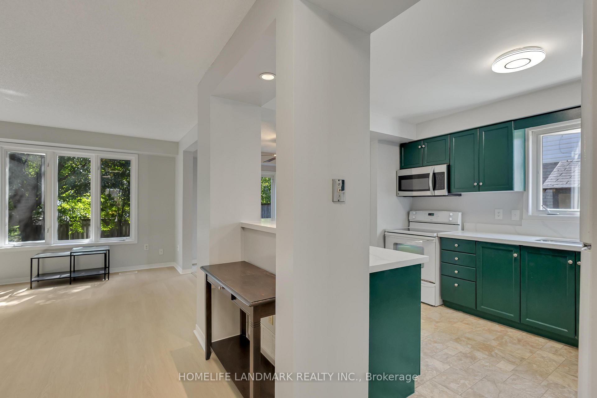 Photo 5 of 34 Southcreek Trail, Guelph, Kortright West — HOMEH