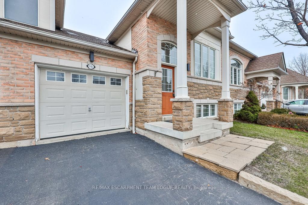 Photo 2 of Unit 15, 4400 Millcroft Park Drive, Burlington, Rose — HOMEH