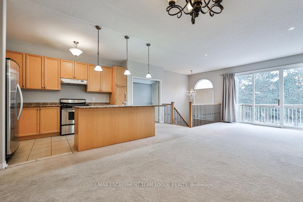 Photo 7 of Unit 15, 4400 Millcroft Park Drive, Burlington, Rose — HOMEH