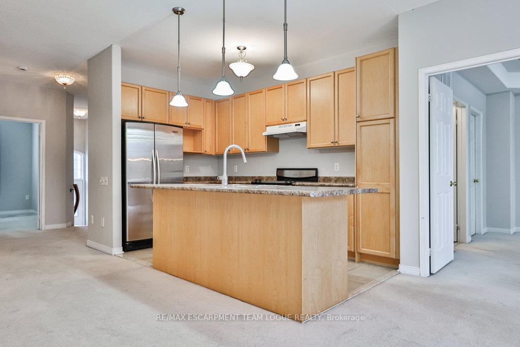 Photo 10 of Unit 15, 4400 Millcroft Park Drive, Burlington, Rose — HOMEH