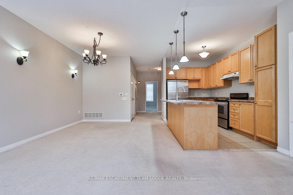 Photo 13 of Unit 15, 4400 Millcroft Park Drive, Burlington, Rose — HOMEH
