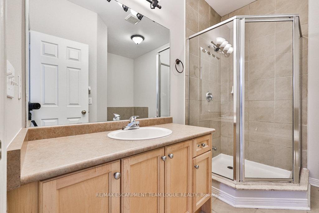 Photo 21 of Unit 15, 4400 Millcroft Park Drive, Burlington, Rose — HOMEH