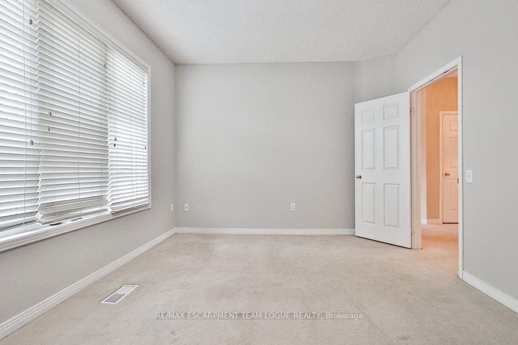 Photo 25 of Unit 15, 4400 Millcroft Park Drive, Burlington, Rose — HOMEH