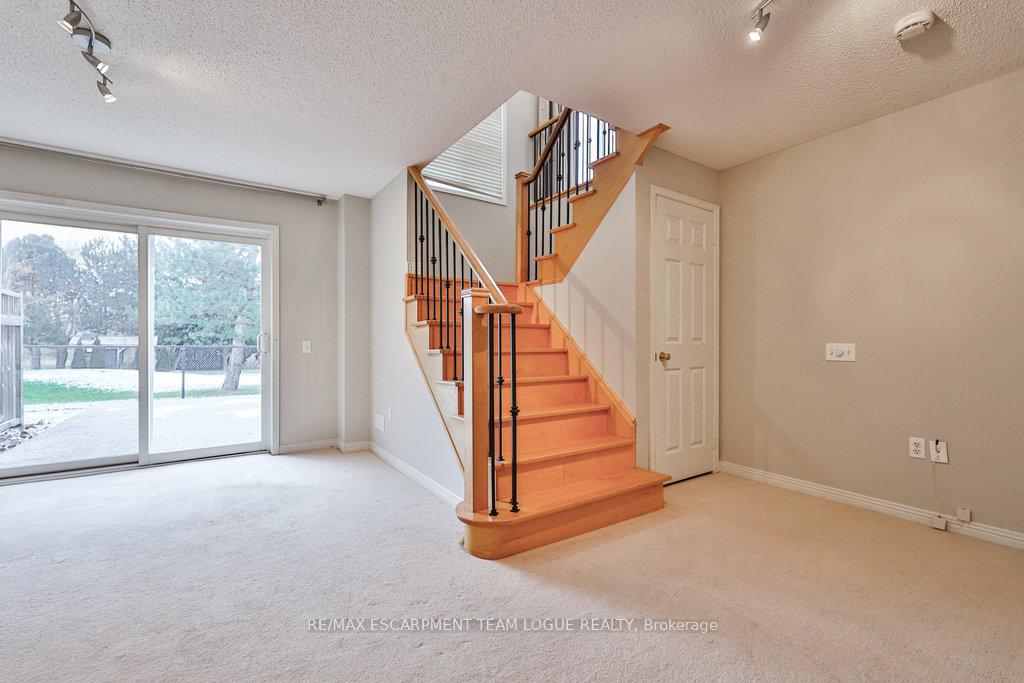 Photo 30 of Unit 15, 4400 Millcroft Park Drive, Burlington, Rose — HOMEH