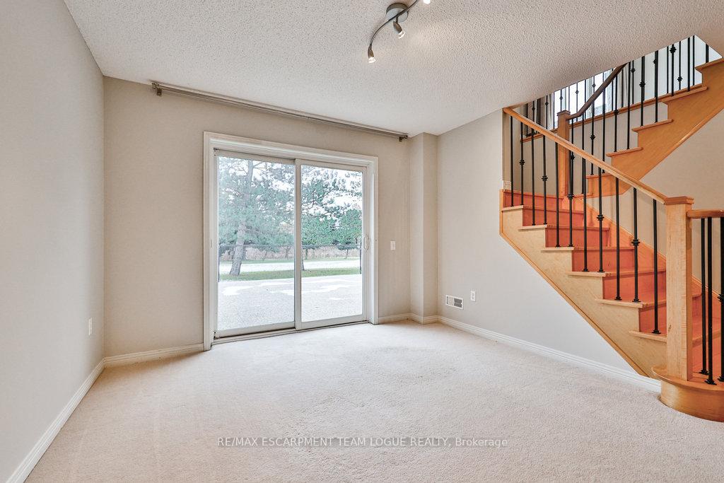 Photo 35 of Unit 15, 4400 Millcroft Park Drive, Burlington, Rose — HOMEH