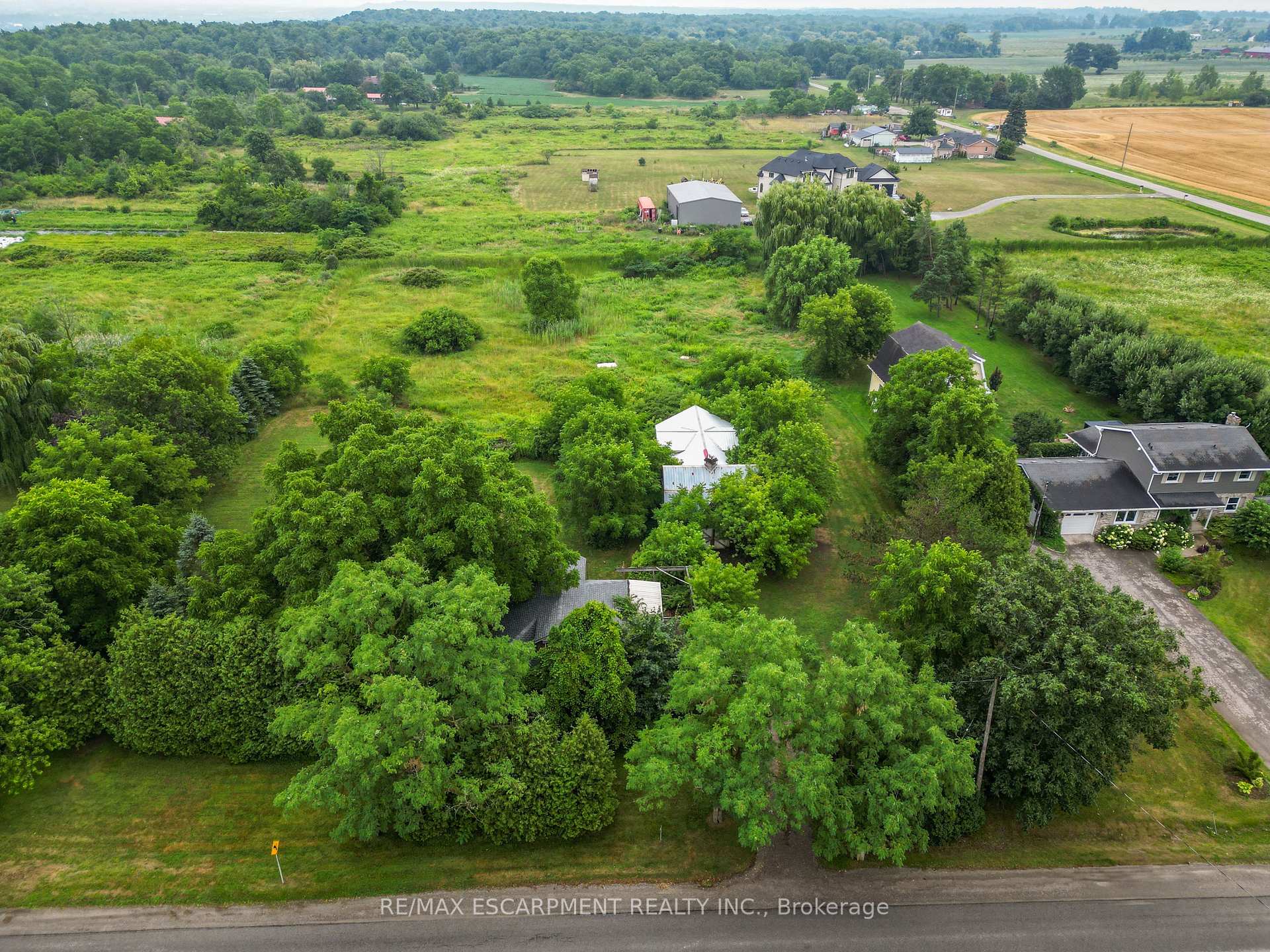 Photo 1 of 185 Thirty Road, Grimsby, Grimsby Escarpment — HOMEH