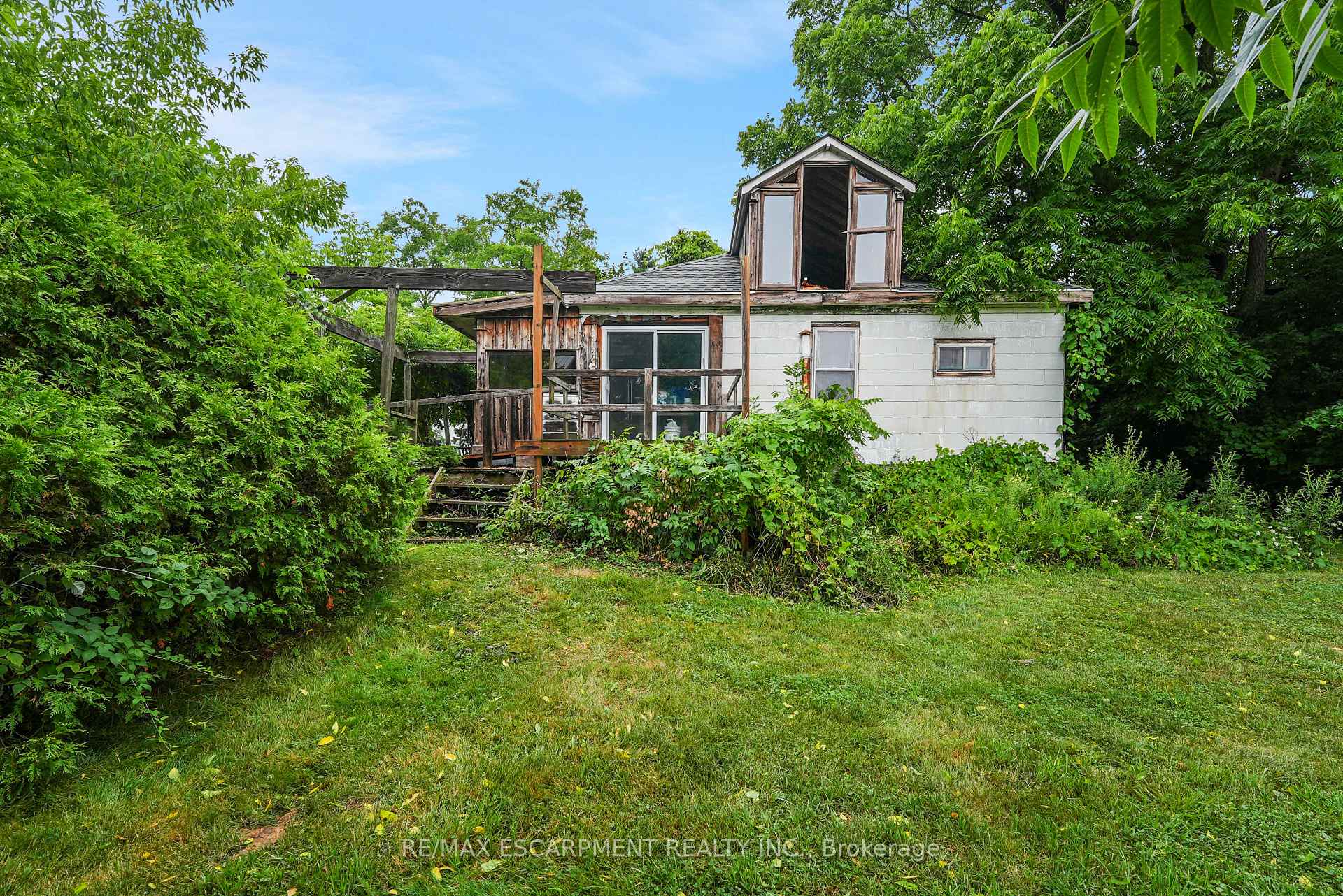 Photo 4 of 185 Thirty Road, Grimsby, Grimsby Escarpment — HOMEH