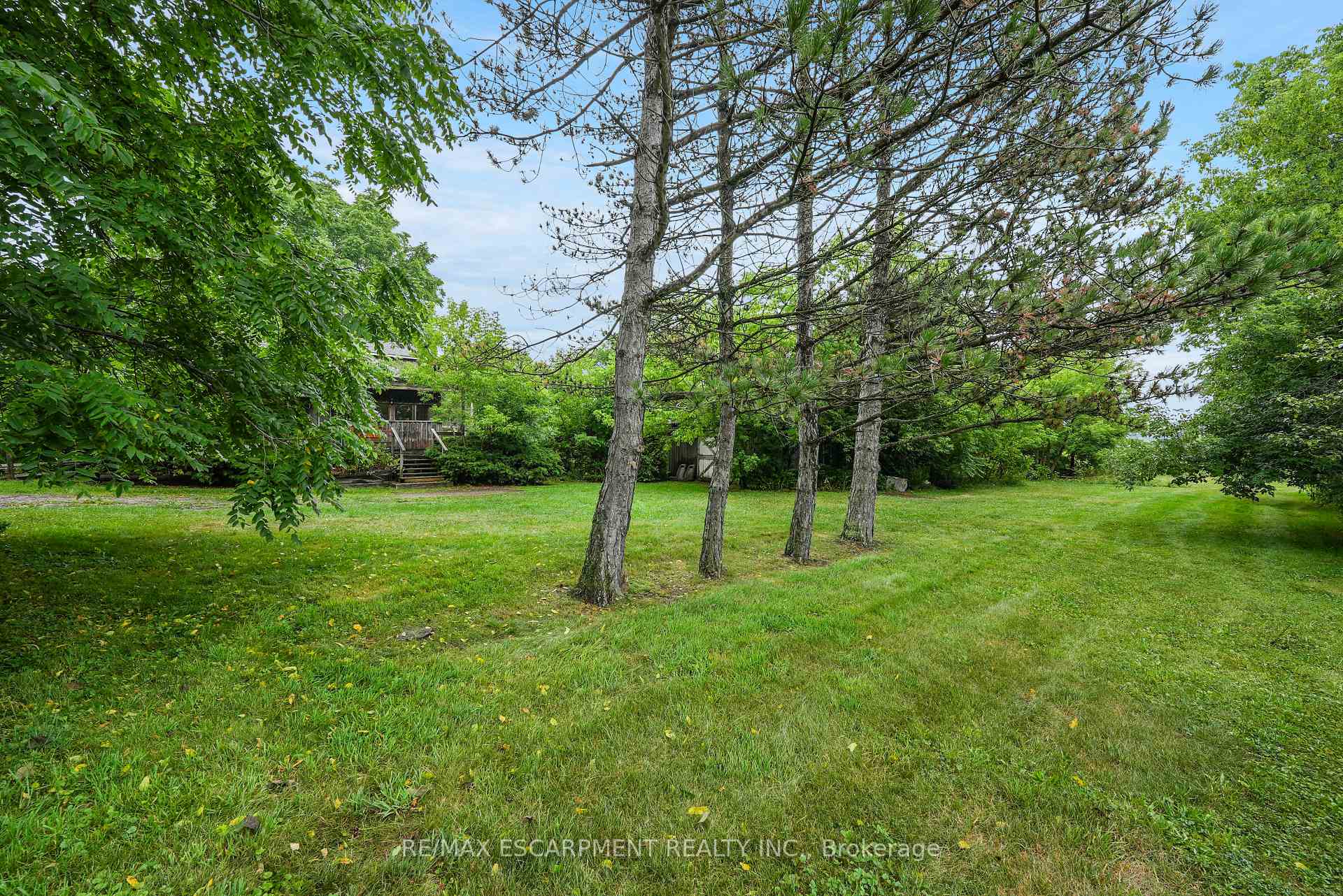 Photo 10 of 185 Thirty Road, Grimsby, Grimsby Escarpment — HOMEH