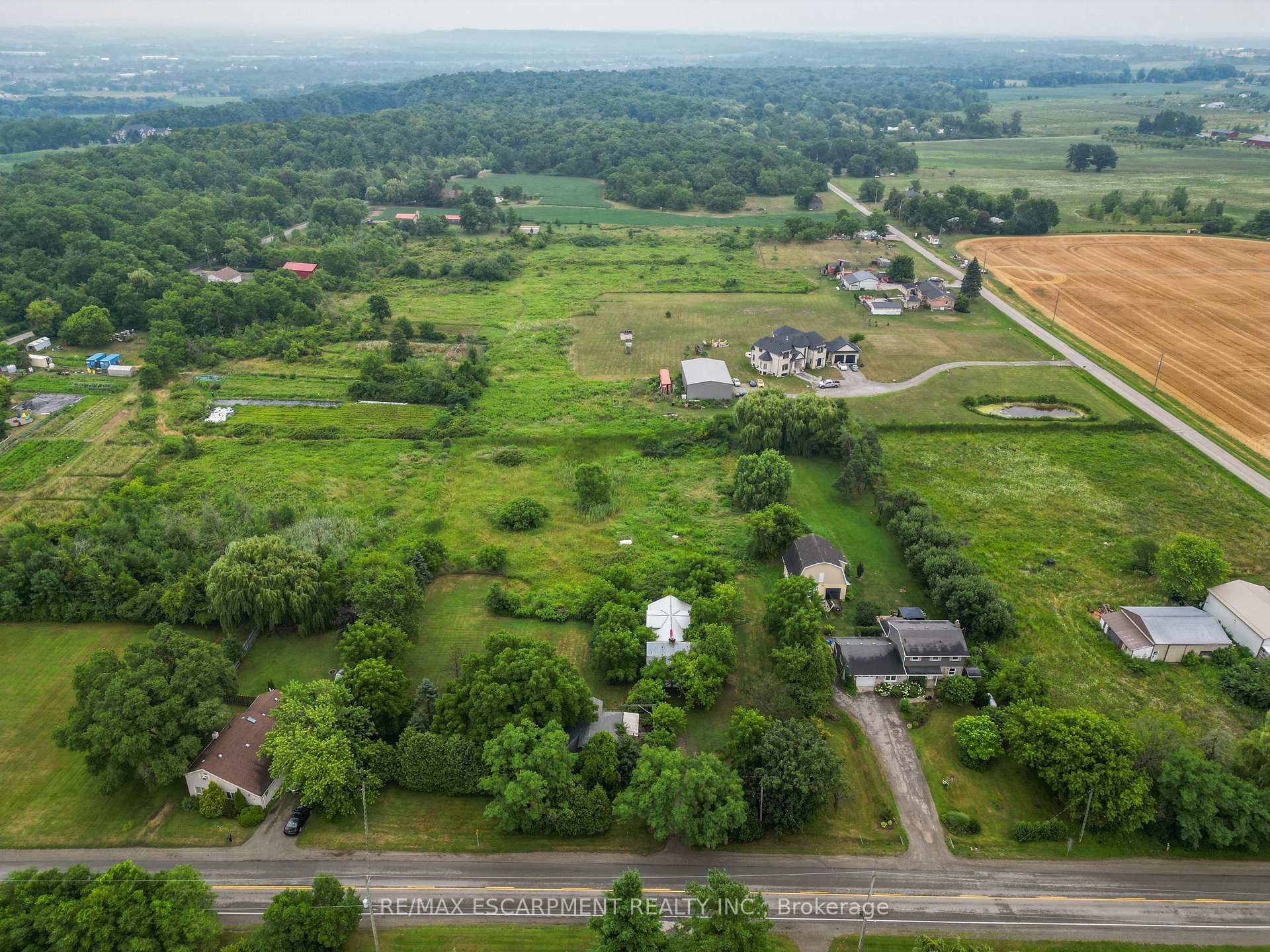 Photo 11 of 185 Thirty Road, Grimsby, Grimsby Escarpment — HOMEH