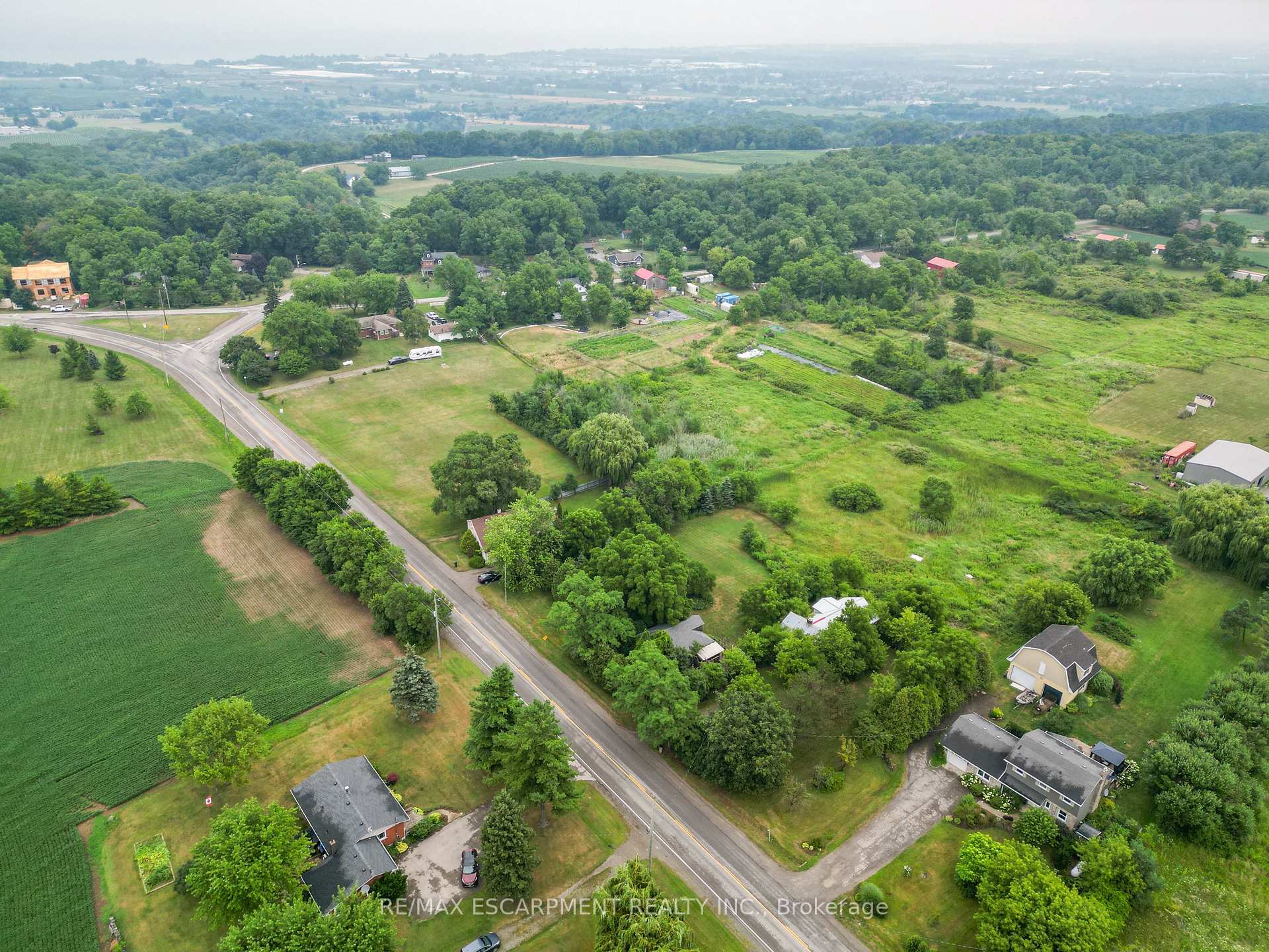 Photo 12 of 185 Thirty Road, Grimsby, Grimsby Escarpment — HOMEH