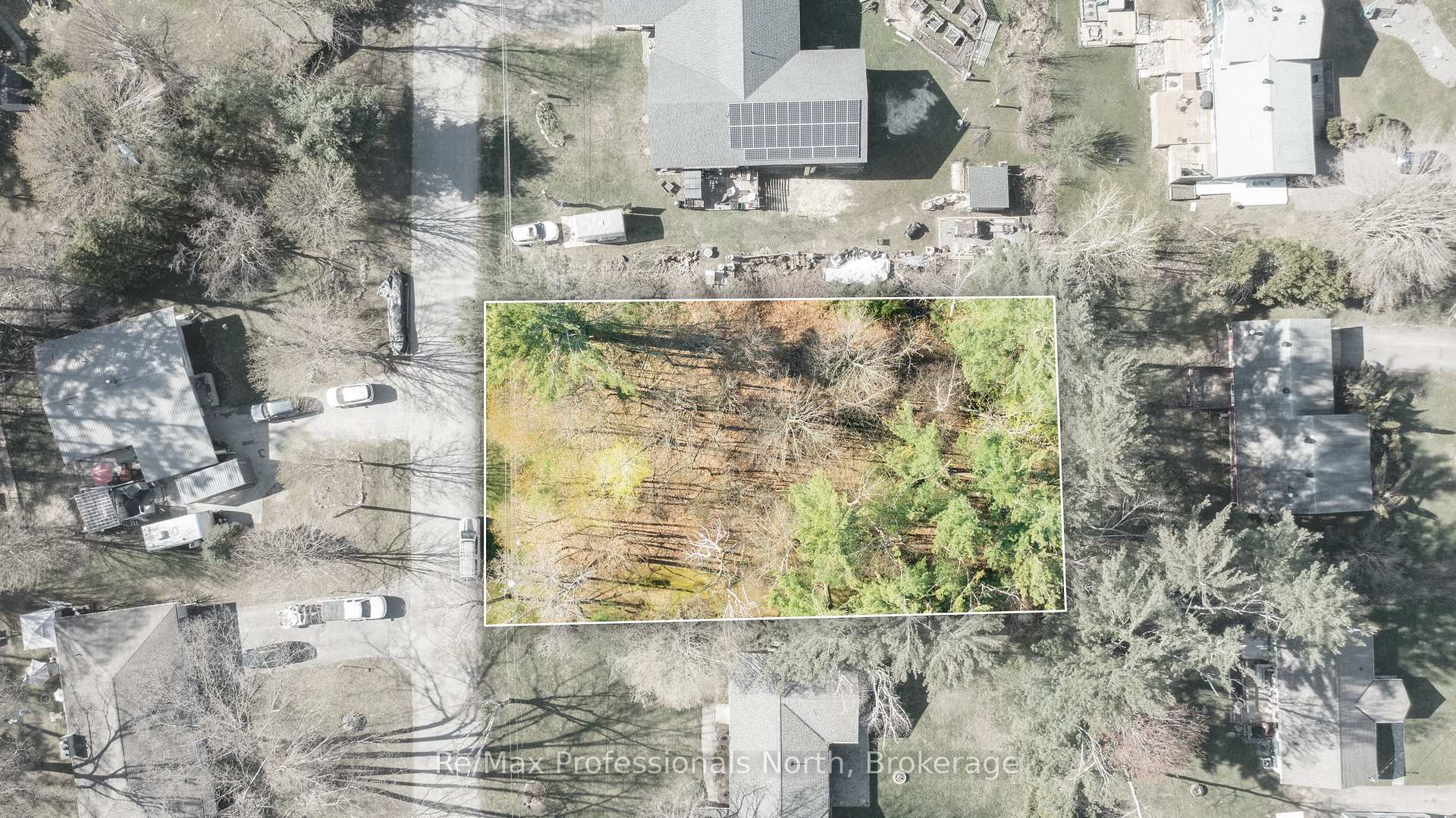 Photo 4 of 160 Robinson Avenue, Gravenhurst, Muskoka (S) — HOMEH