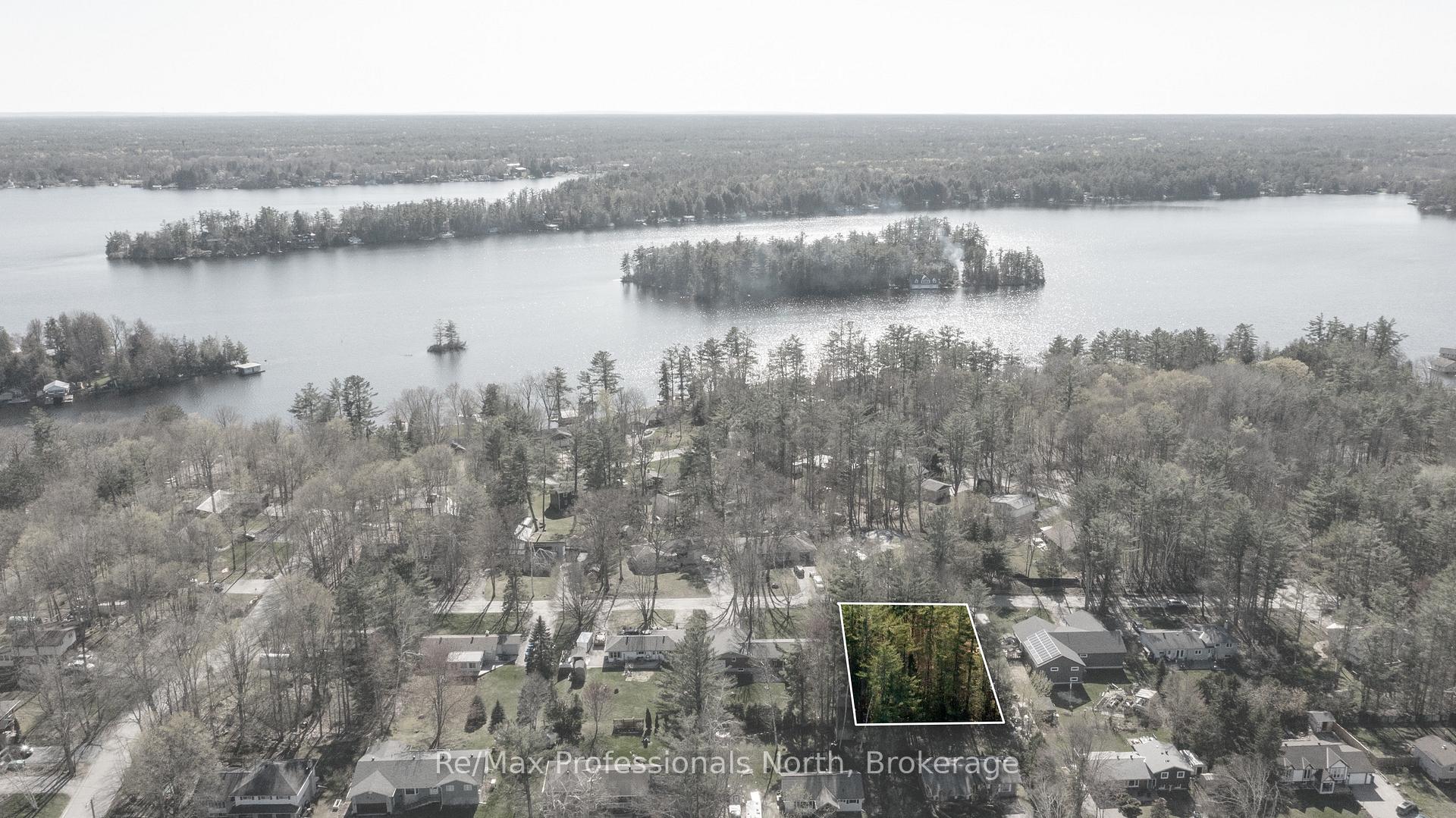 Photo 5 of 160 Robinson Avenue, Gravenhurst, Muskoka (S) — HOMEH