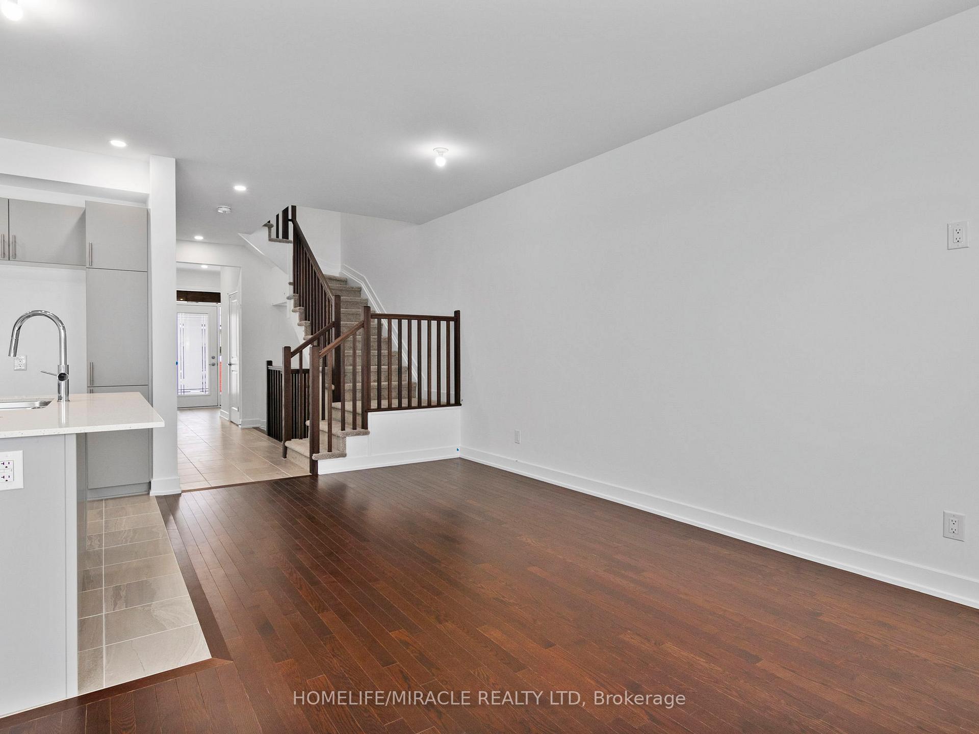 Photo 6 of 321 Makobe Lane, Ottawa, Riverside South/Gloucester Glen — HOMEH