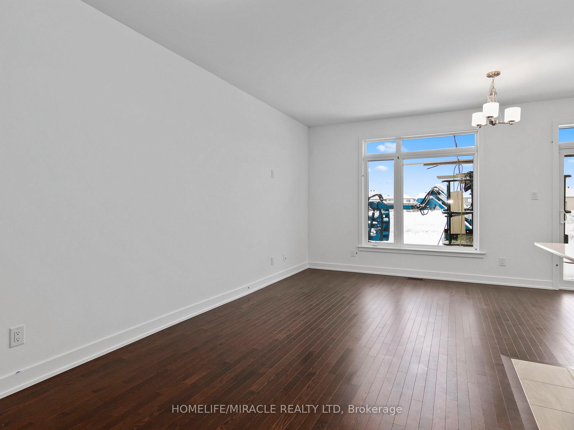 Photo 8 of 321 Makobe Lane, Ottawa, Riverside South/Gloucester Glen — HOMEH