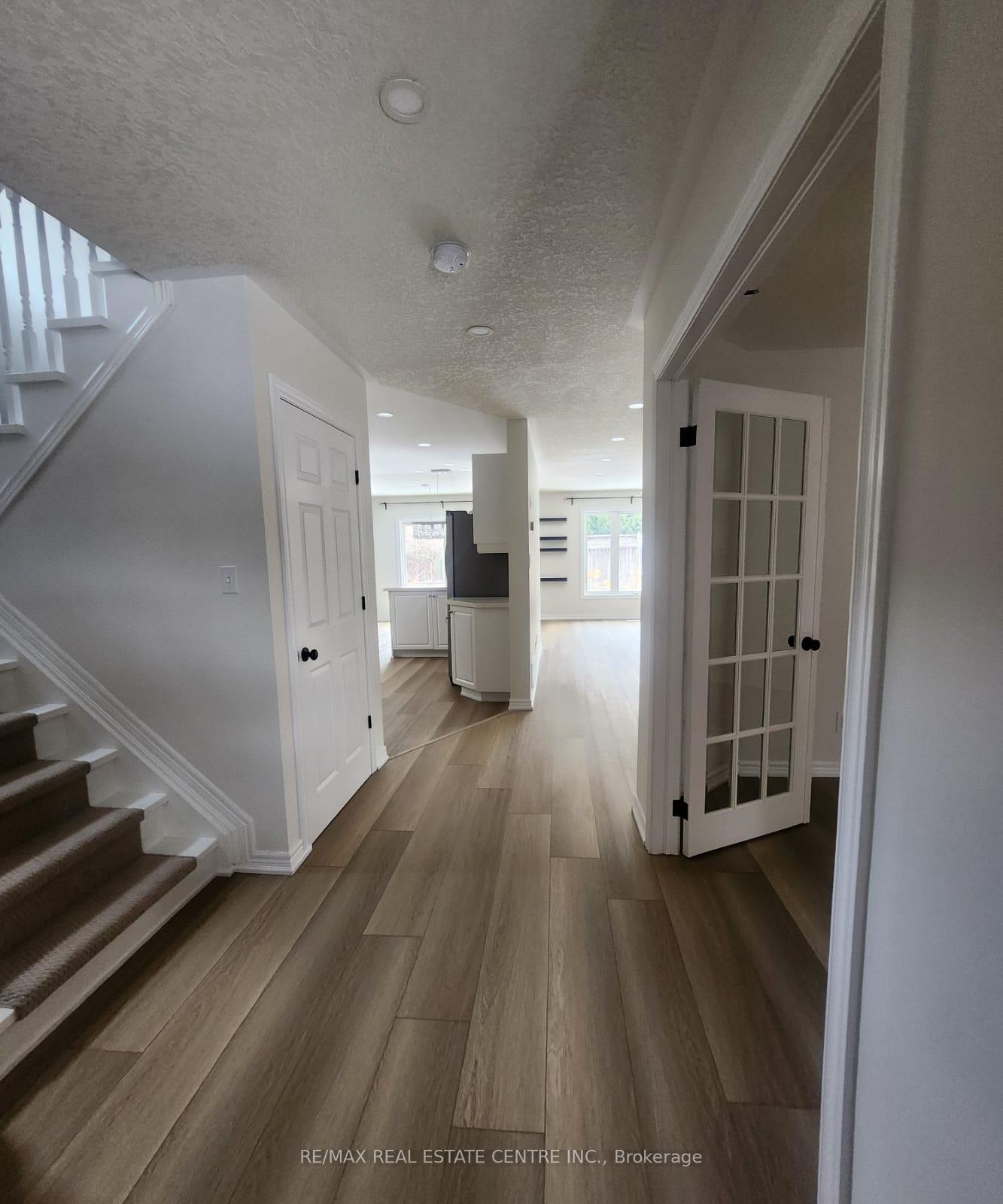 Photo 2 of 210 Dorchester Drive, Grimsby, Grimsby East — HOMEH