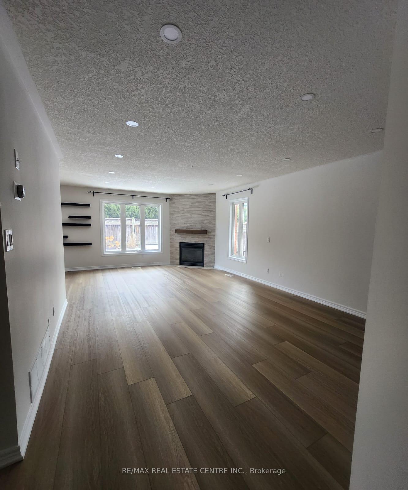 Photo 5 of 210 Dorchester Drive, Grimsby, Grimsby East — HOMEH