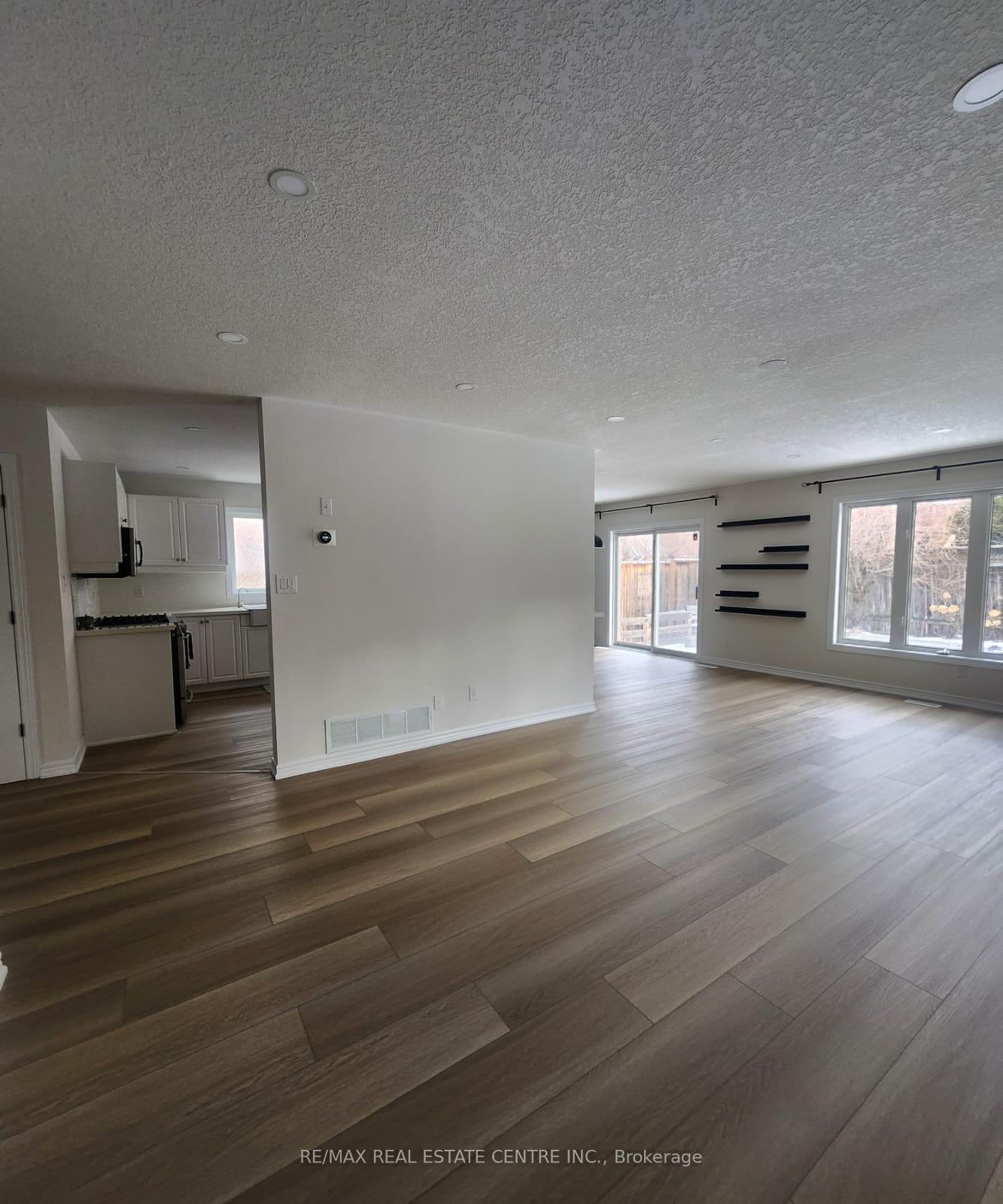 Photo 10 of 210 Dorchester Drive, Grimsby, Grimsby East — HOMEH