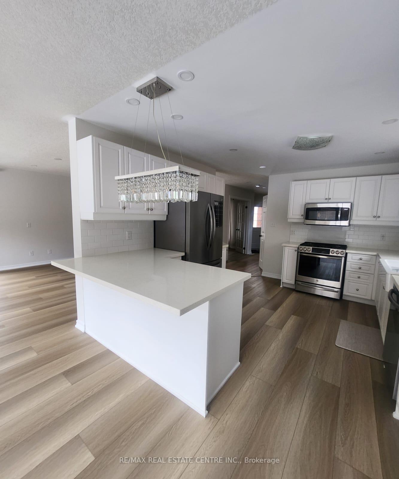 Photo 12 of 210 Dorchester Drive, Grimsby, Grimsby East — HOMEH