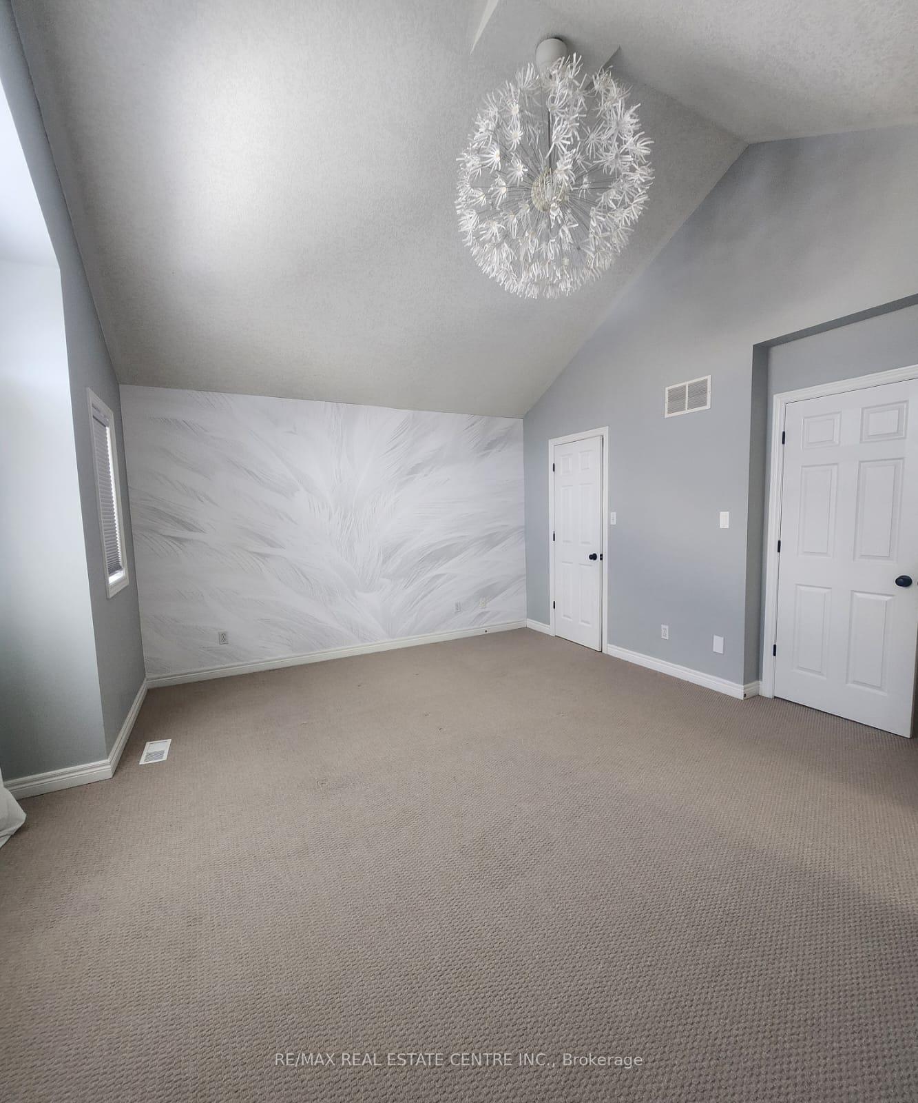 Photo 20 of 210 Dorchester Drive, Grimsby, Grimsby East — HOMEH