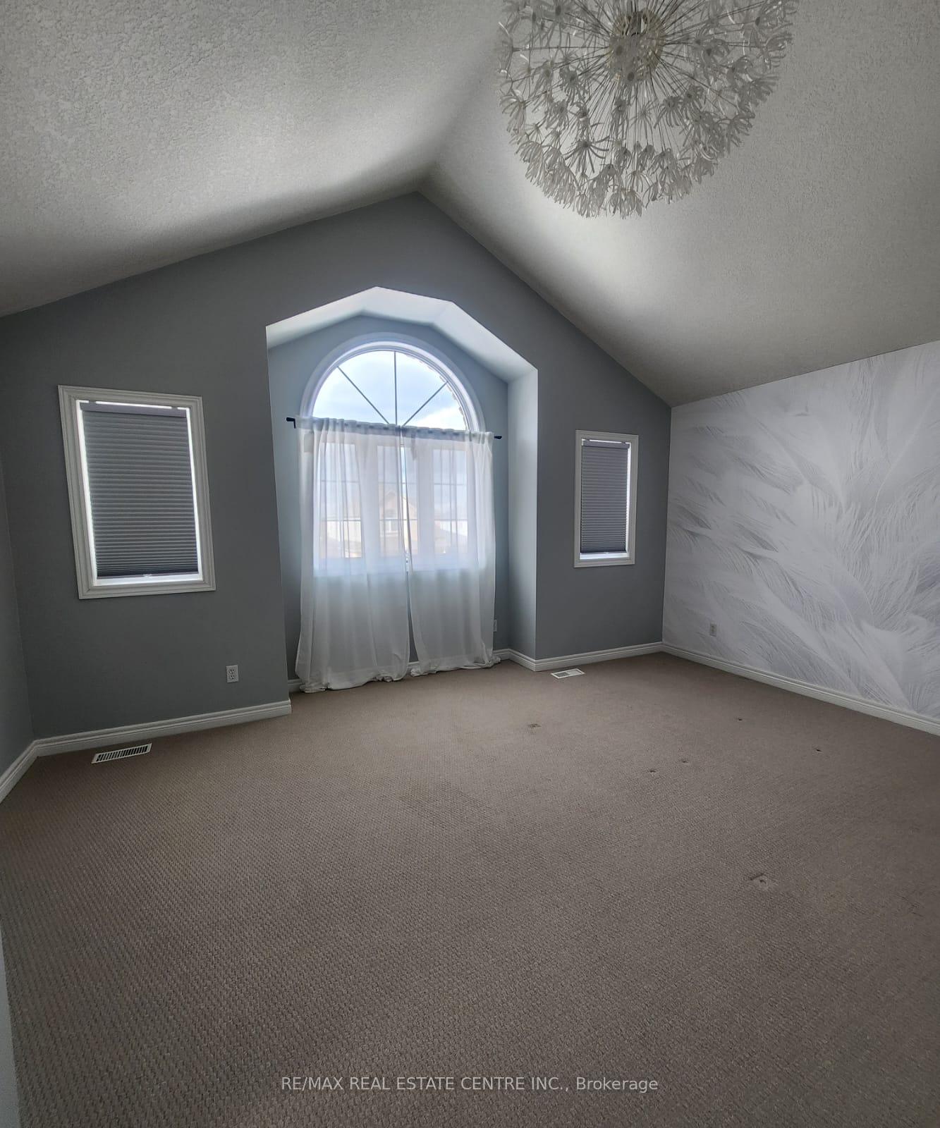 Photo 21 of 210 Dorchester Drive, Grimsby, Grimsby East — HOMEH