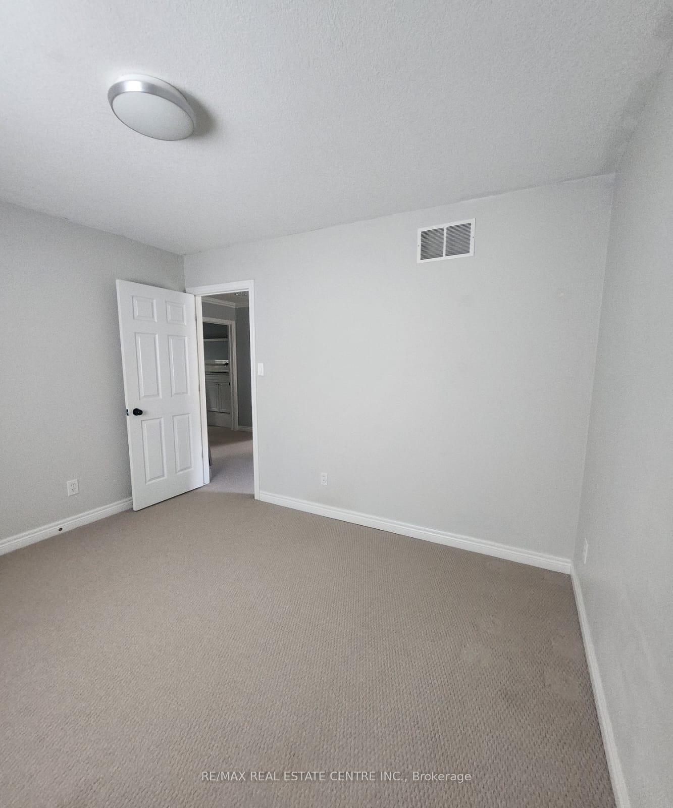 Photo 32 of 210 Dorchester Drive, Grimsby, Grimsby East — HOMEH