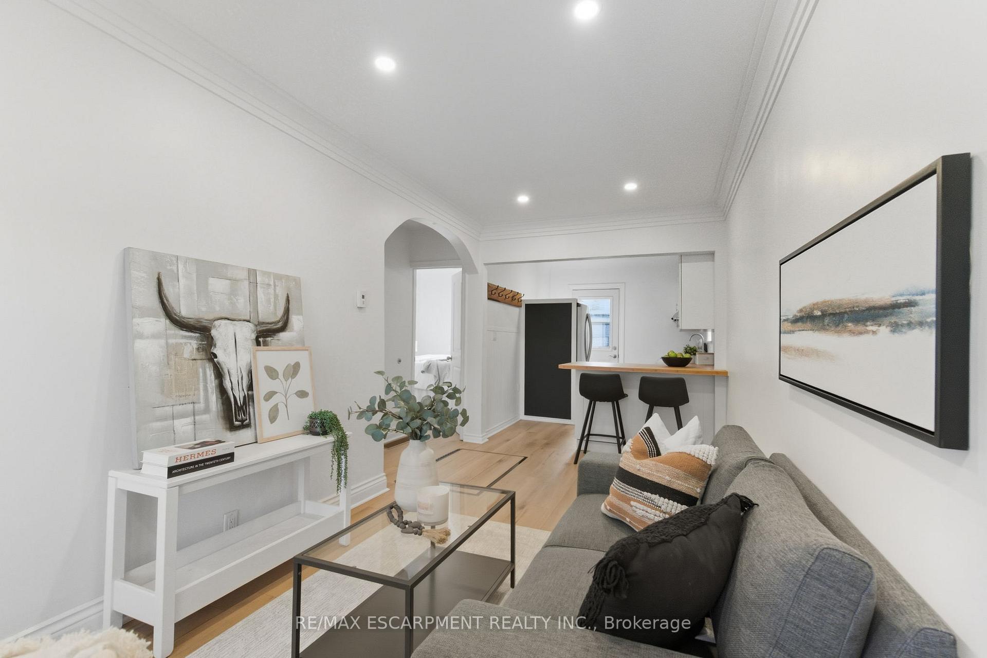 Photo 2 of 78 Delena Avenue N, Hamilton, McQuesten — HOMEH