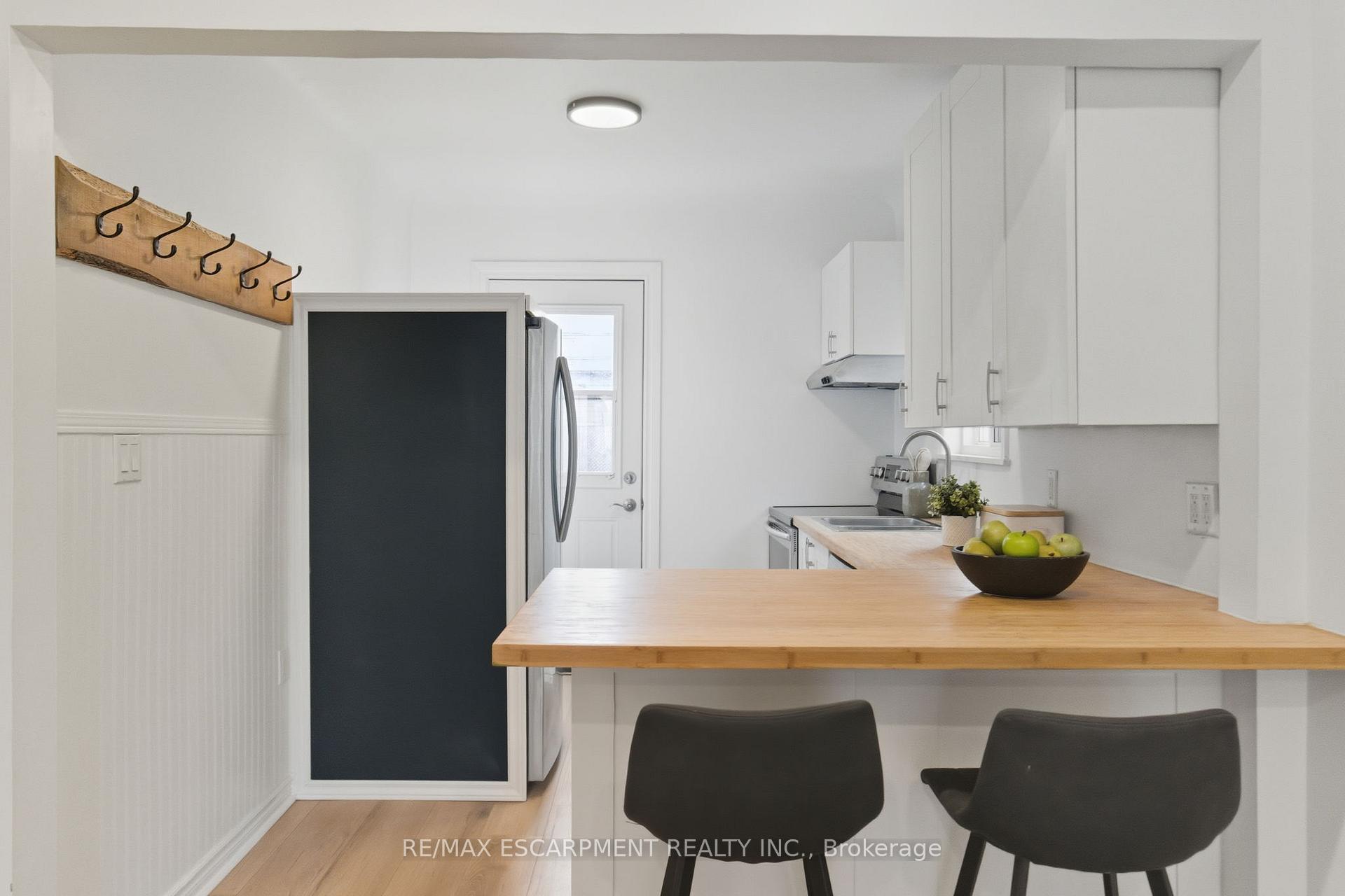 Photo 3 of 78 Delena Avenue N, Hamilton, McQuesten — HOMEH