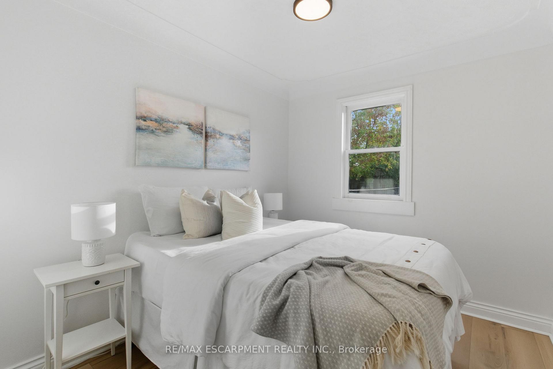 Photo 4 of 78 Delena Avenue N, Hamilton, McQuesten — HOMEH