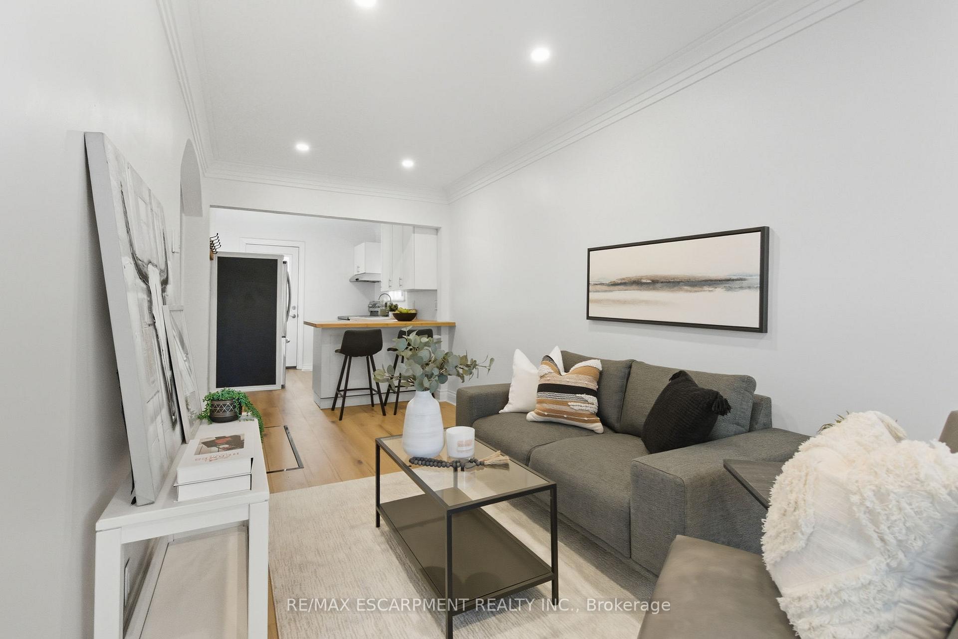 Photo 5 of 78 Delena Avenue N, Hamilton, McQuesten — HOMEH