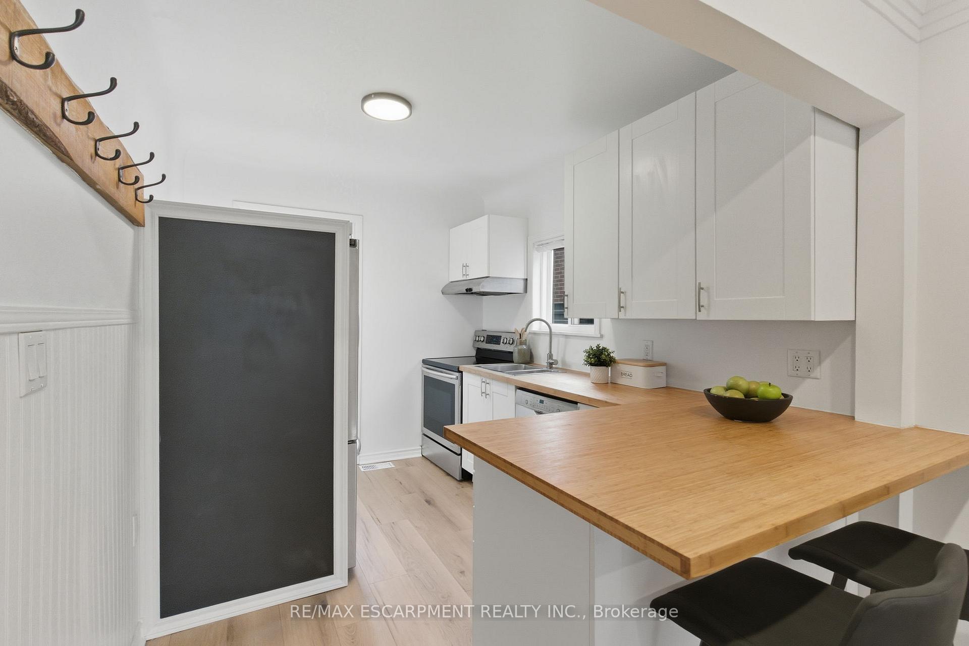 Photo 9 of 78 Delena Avenue N, Hamilton, McQuesten — HOMEH