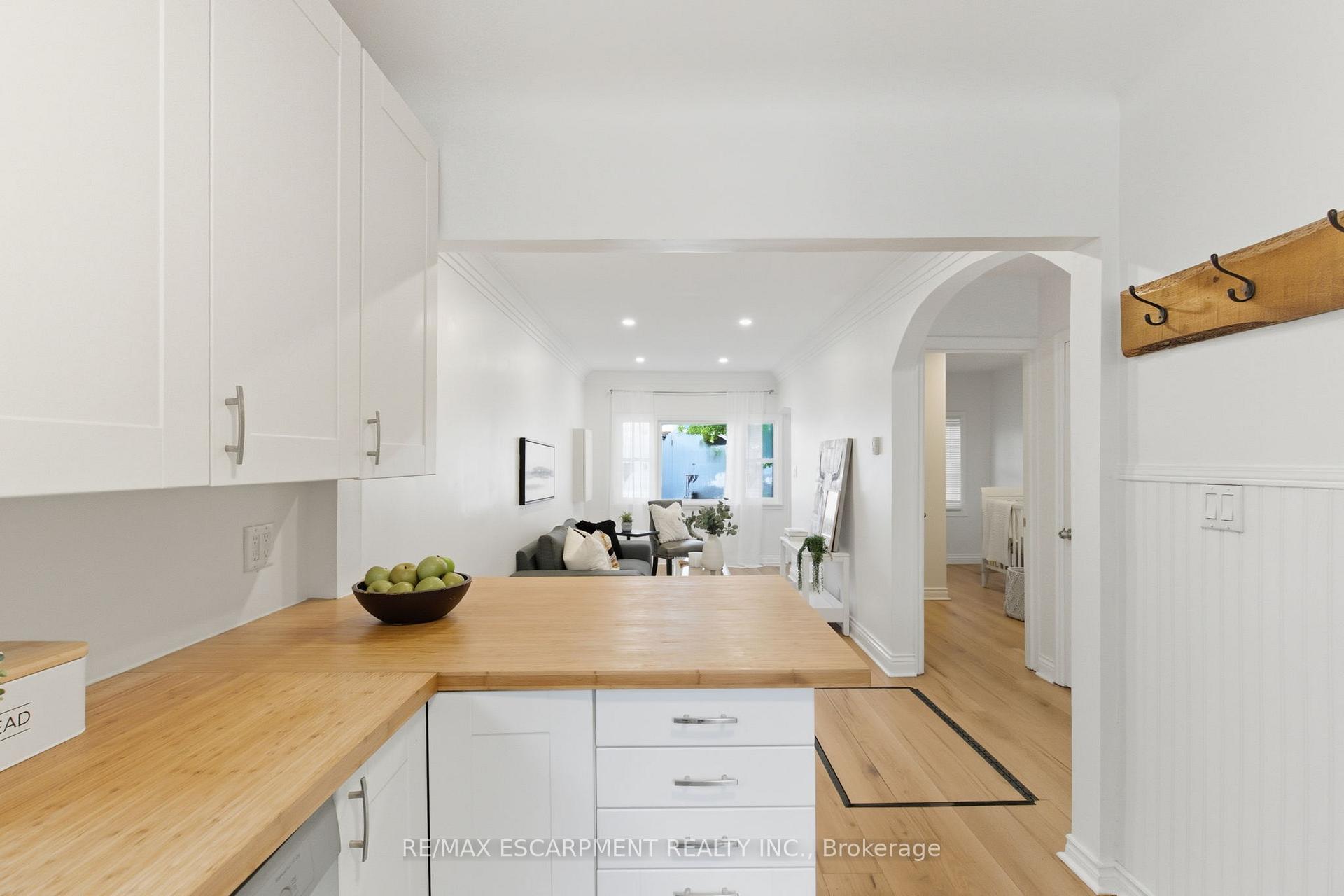 Photo 10 of 78 Delena Avenue N, Hamilton, McQuesten — HOMEH