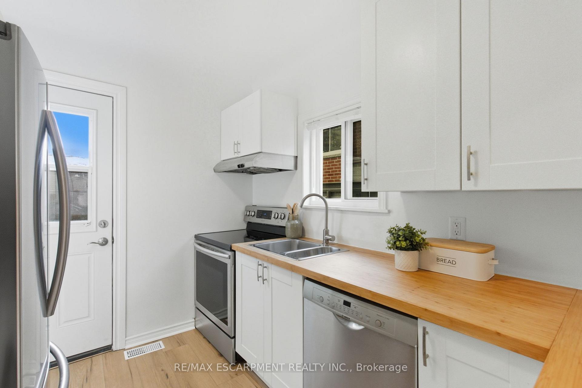 Photo 11 of 78 Delena Avenue N, Hamilton, McQuesten — HOMEH