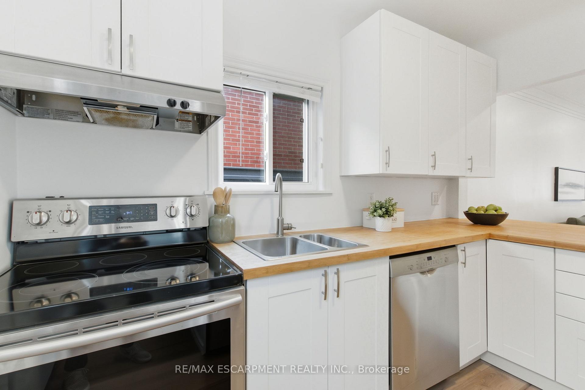 Photo 12 of 78 Delena Avenue N, Hamilton, McQuesten — HOMEH