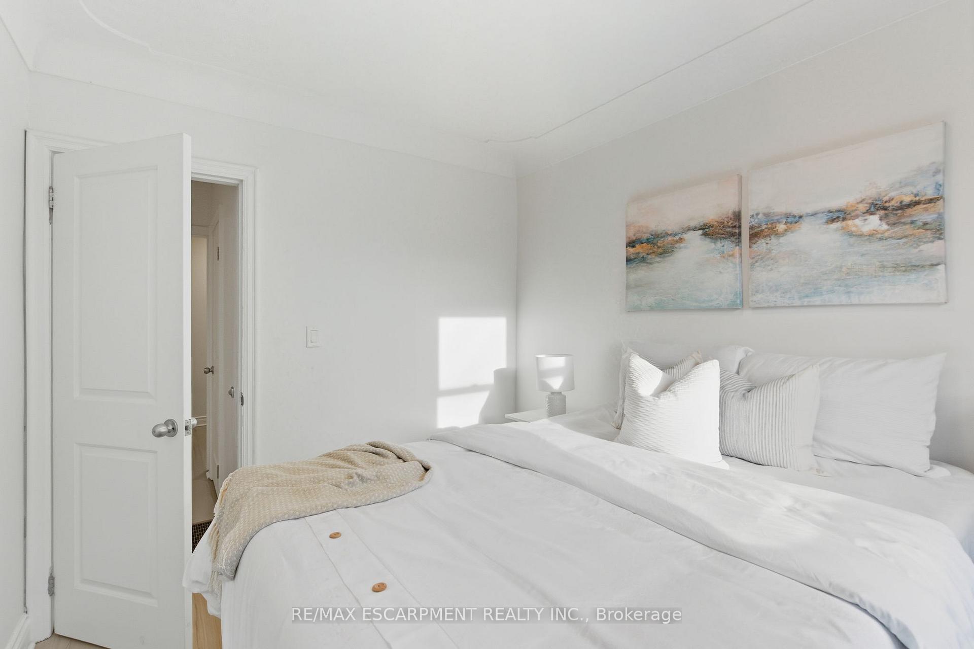 Photo 13 of 78 Delena Avenue N, Hamilton, McQuesten — HOMEH