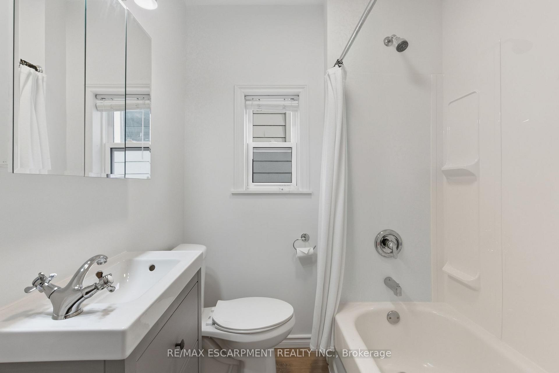 Photo 14 of 78 Delena Avenue N, Hamilton, McQuesten — HOMEH