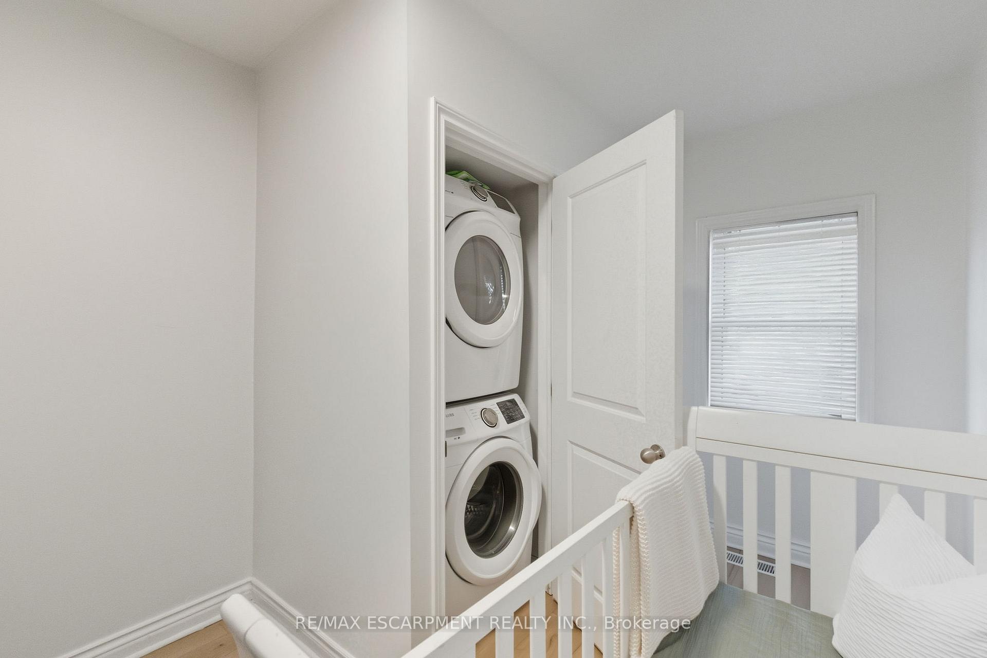 Photo 16 of 78 Delena Avenue N, Hamilton, McQuesten — HOMEH