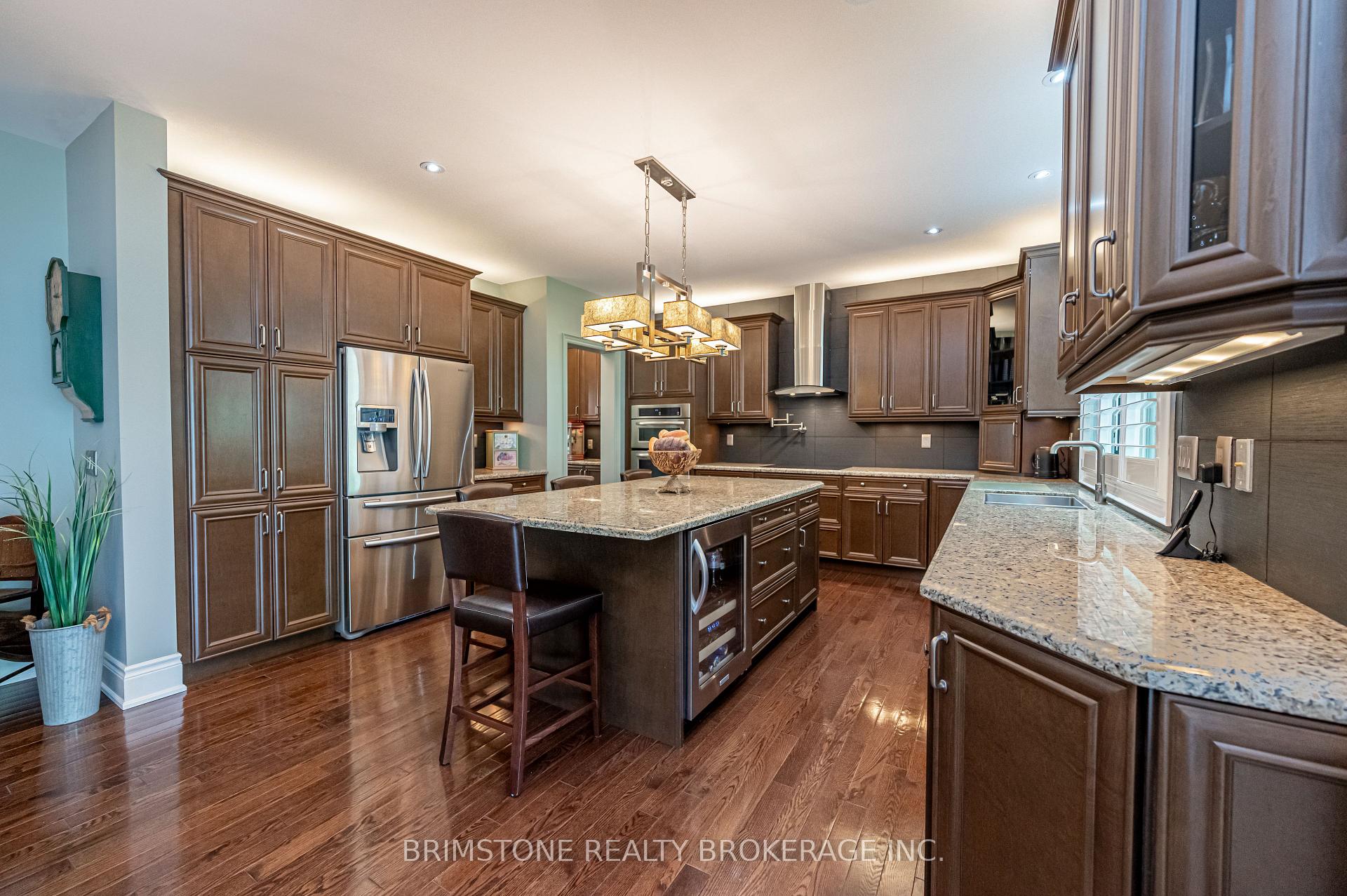 Photo 2 of 31 Plunkett Court, Barrie, Bayshore — HOMEH