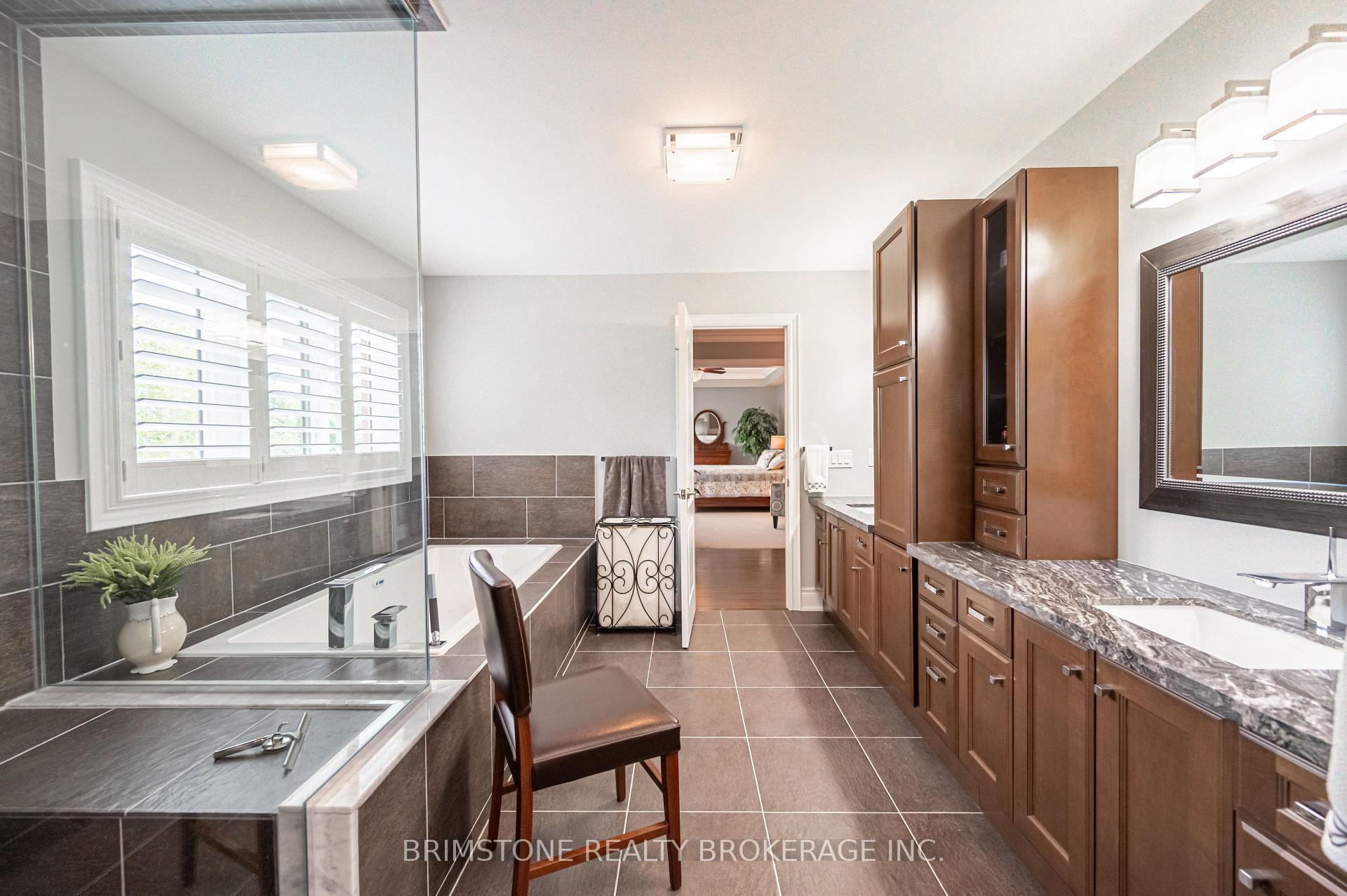 Photo 21 of 31 Plunkett Court, Barrie, Bayshore — HOMEH