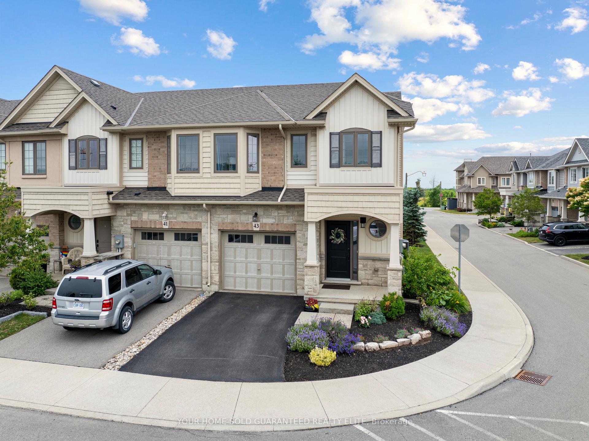 Photo 2 of 43 Dunrobin Lane, Grimsby, Grimsby Beach — HOMEH