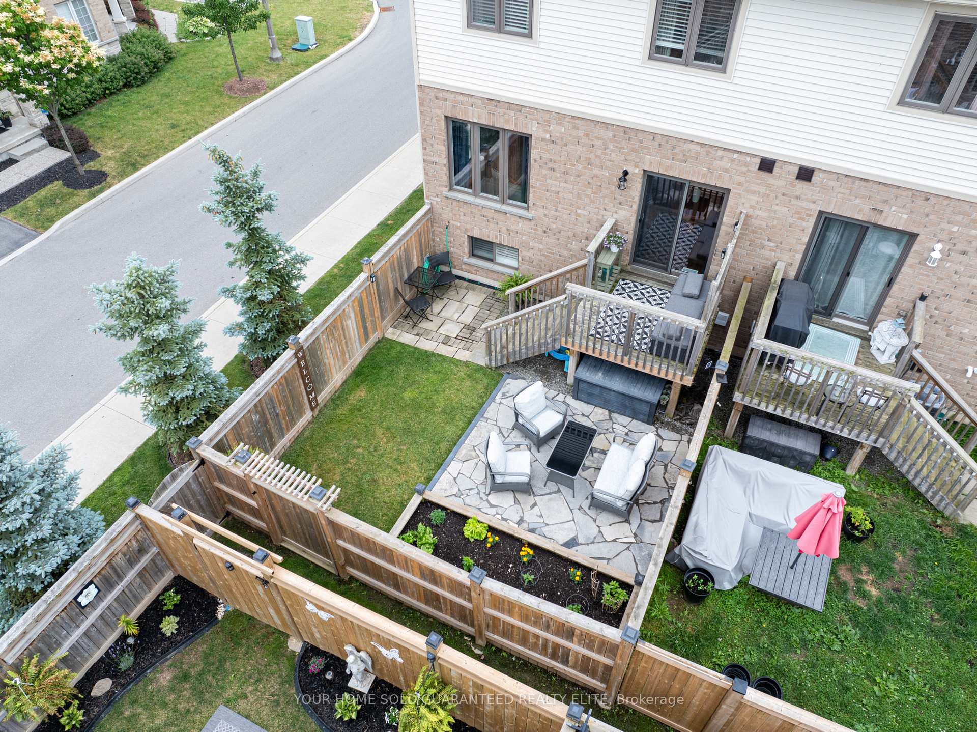 Photo 3 of 43 Dunrobin Lane, Grimsby, Grimsby Beach — HOMEH