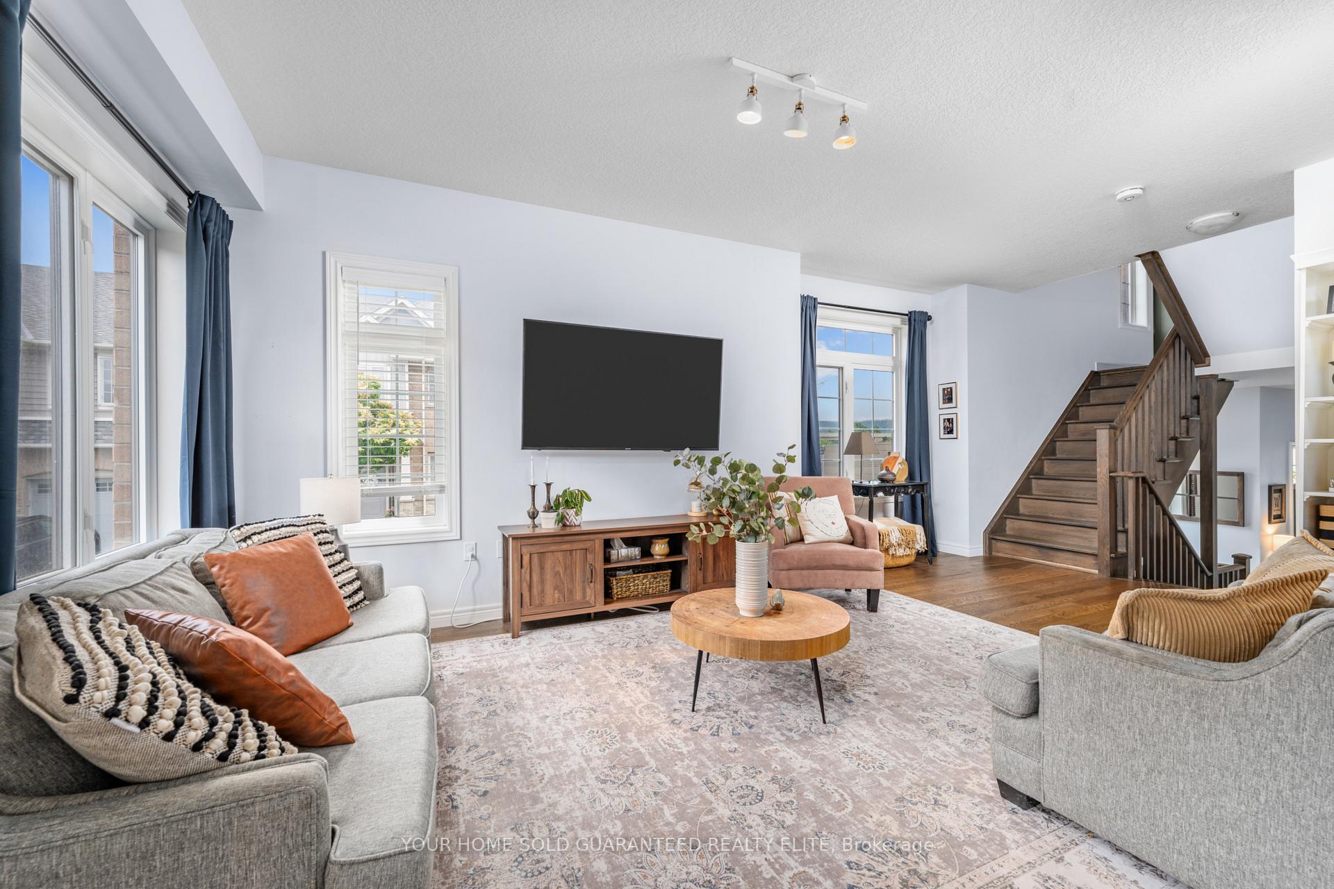 Photo 4 of 43 Dunrobin Lane, Grimsby, Grimsby Beach — HOMEH