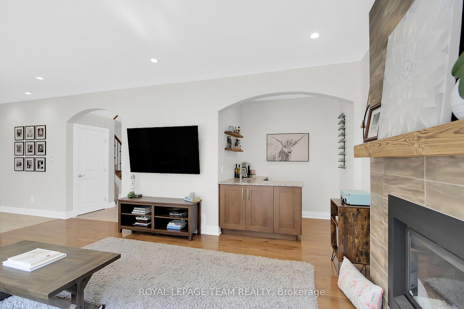 Photo 15 of 6608 Pebble Trail Way, Ottawa, Greely — HOMEH