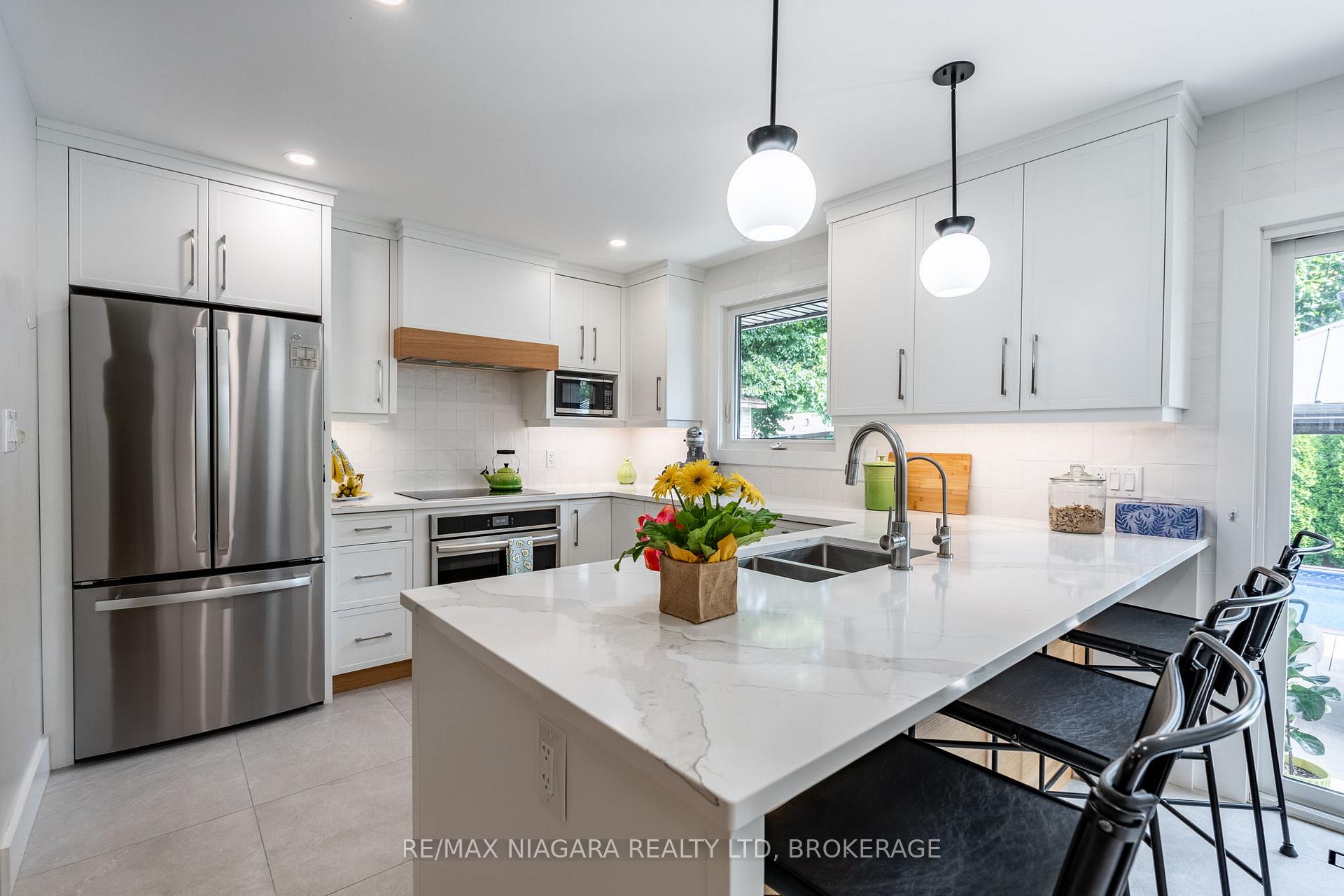 Photo 2 of 4 Rosemount Court, Grimsby, Grimsby Beach — HOMEH