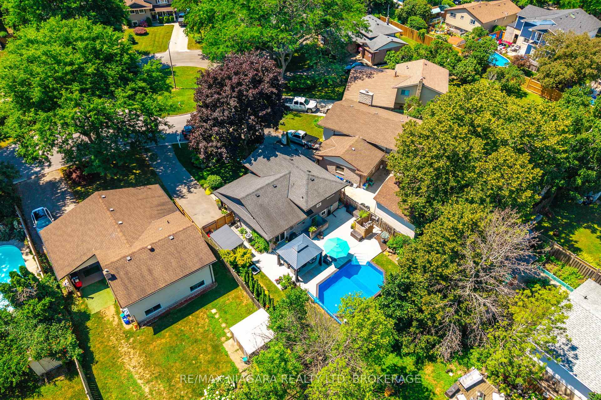 Photo 4 of 4 Rosemount Court, Grimsby, Grimsby Beach — HOMEH