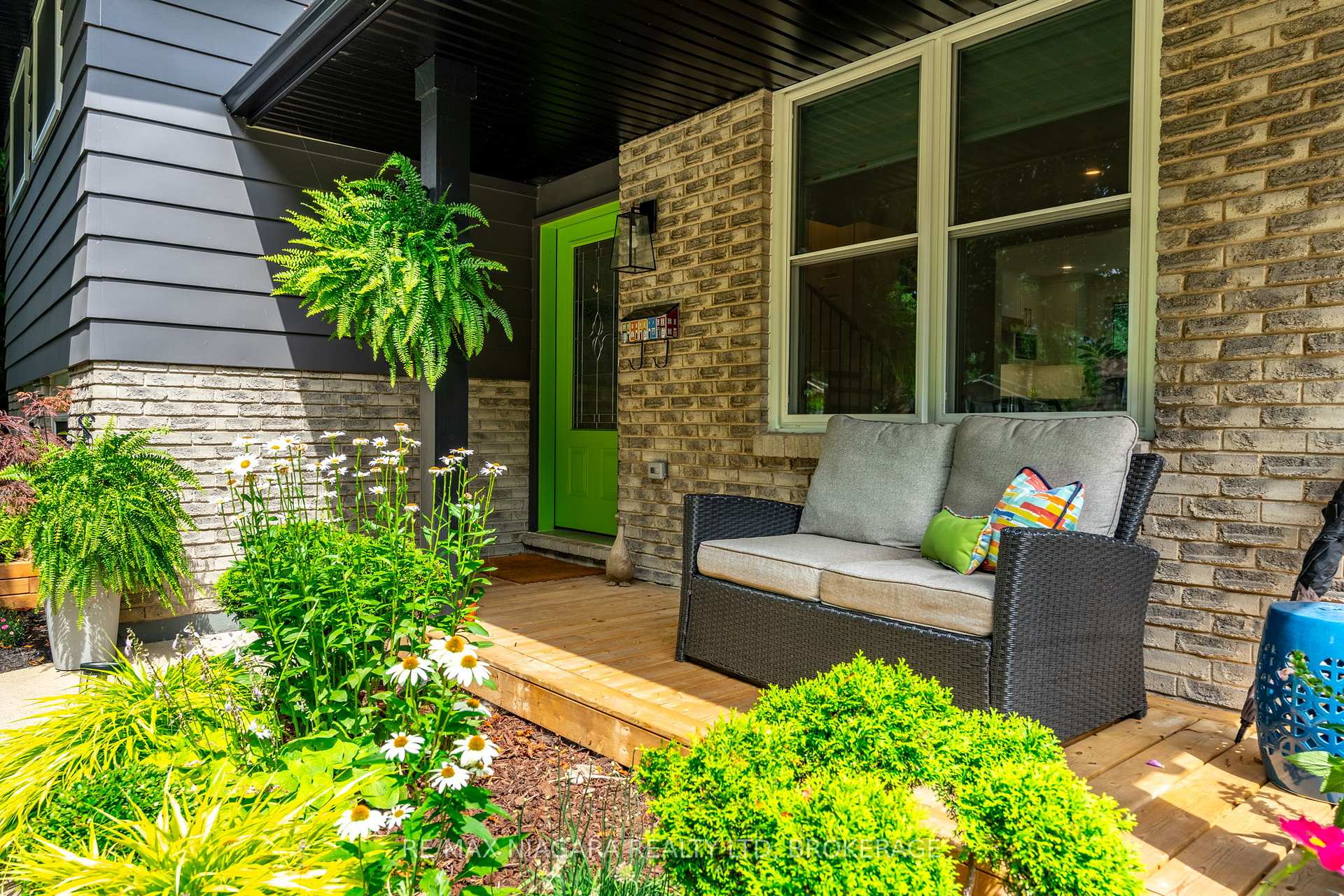 Photo 5 of 4 Rosemount Court, Grimsby, Grimsby Beach — HOMEH
