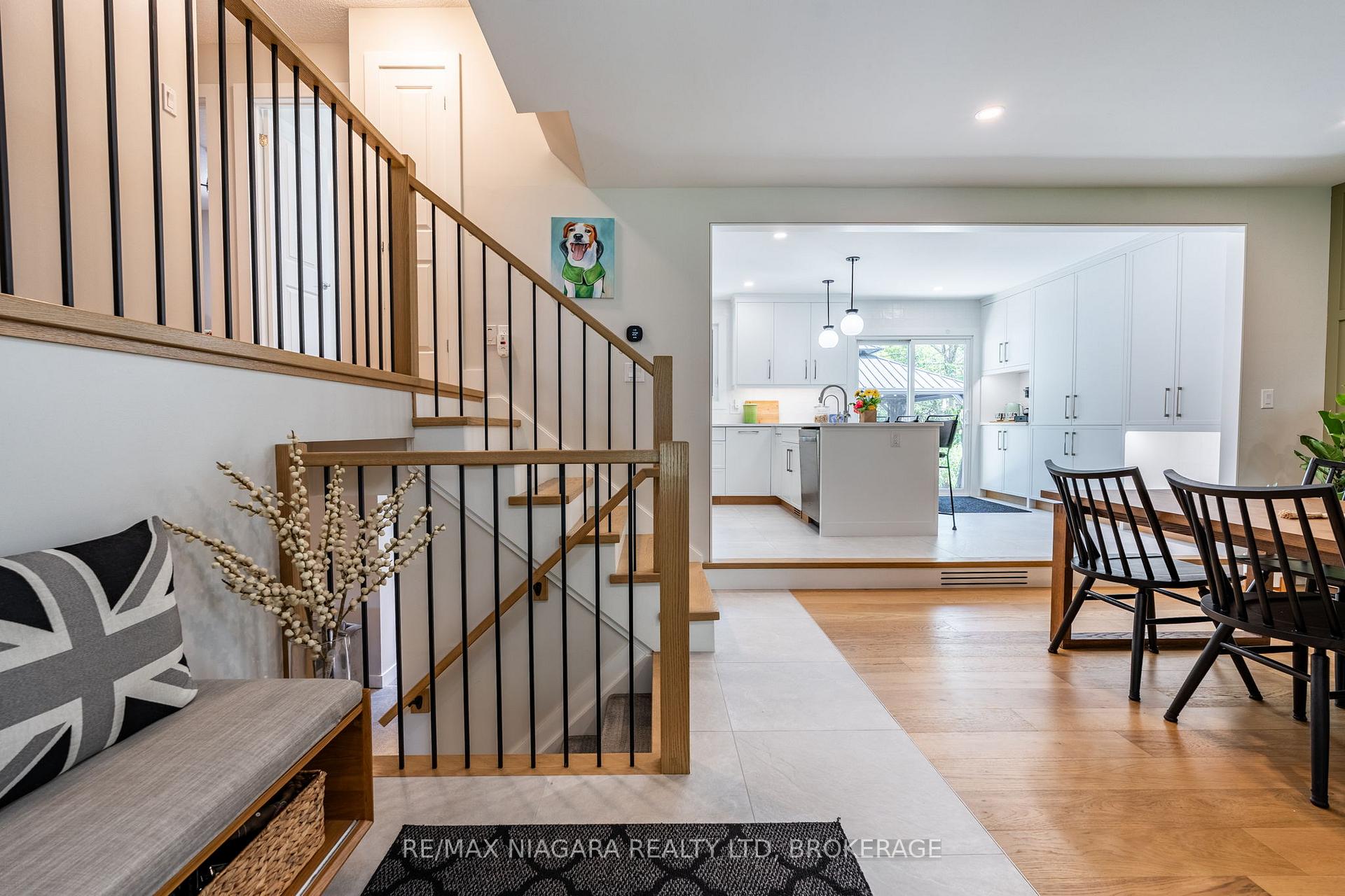 Photo 6 of 4 Rosemount Court, Grimsby, Grimsby Beach — HOMEH