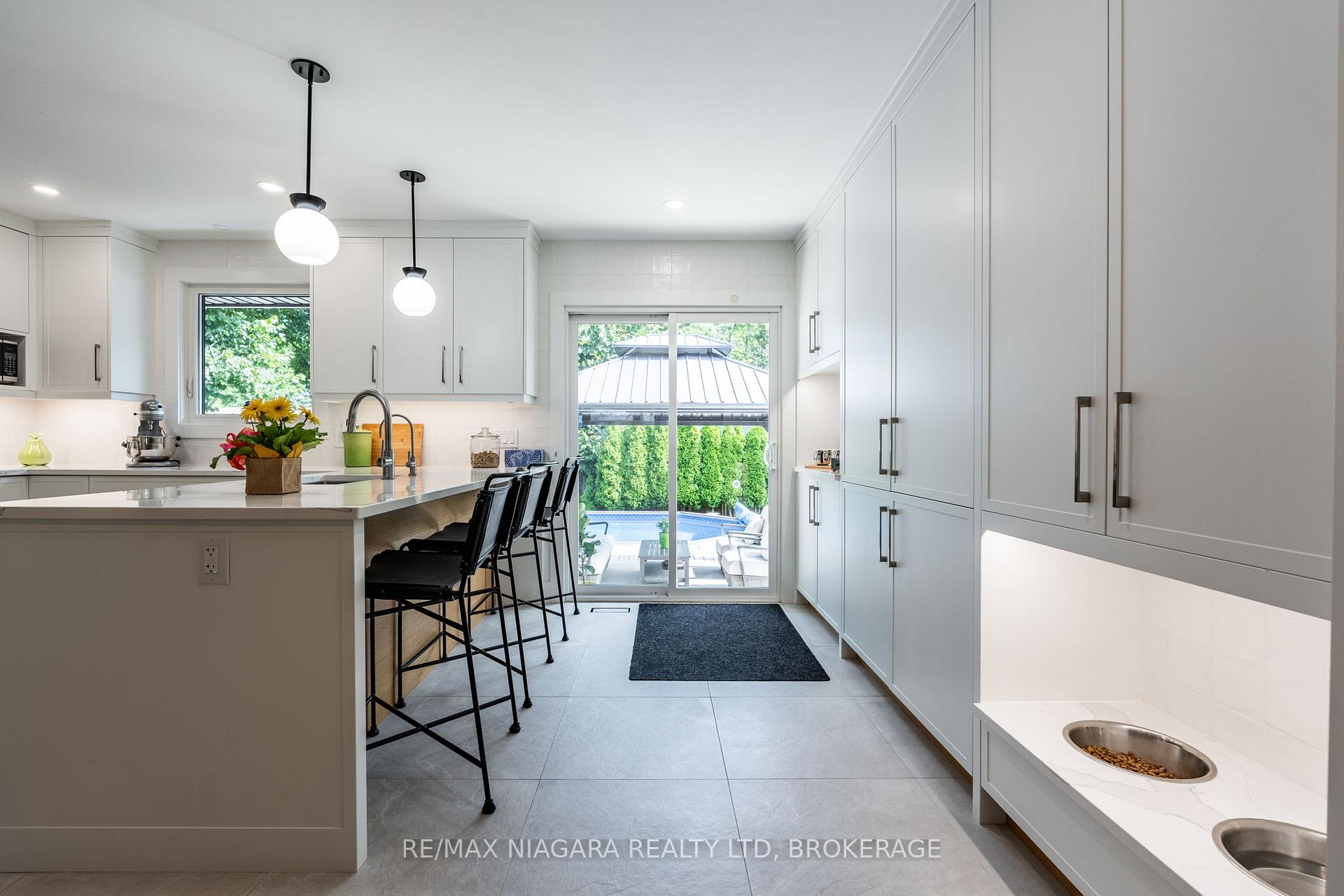 Photo 10 of 4 Rosemount Court, Grimsby, Grimsby Beach — HOMEH