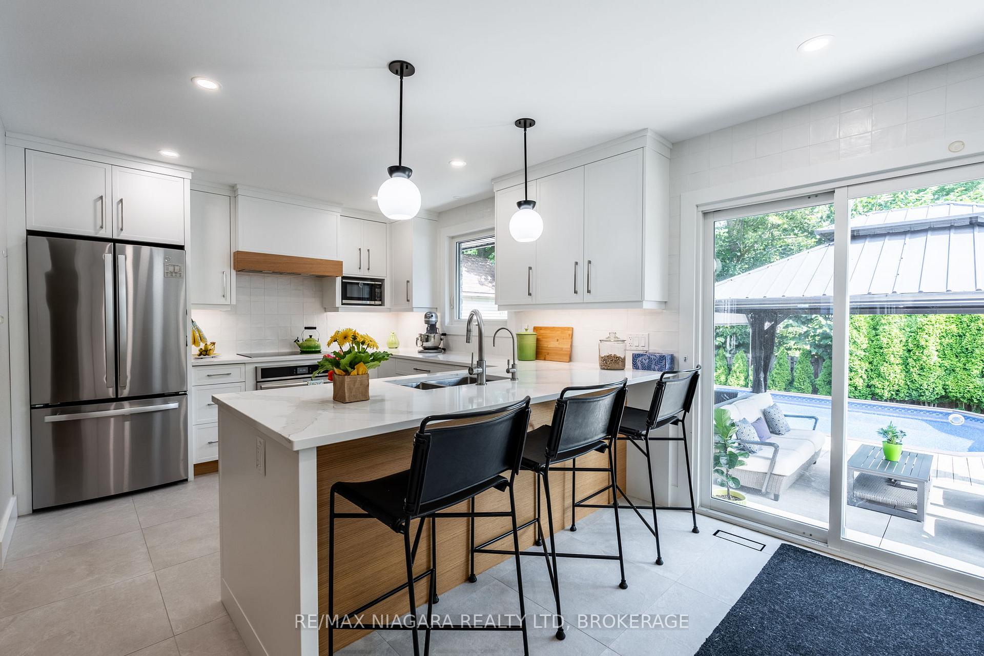 Photo 12 of 4 Rosemount Court, Grimsby, Grimsby Beach — HOMEH