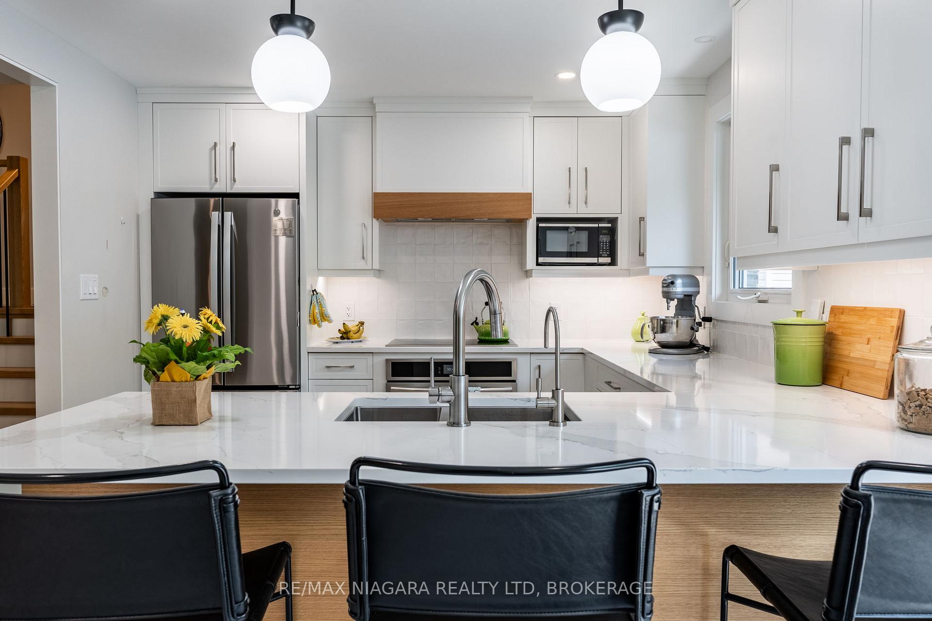 Photo 13 of 4 Rosemount Court, Grimsby, Grimsby Beach — HOMEH