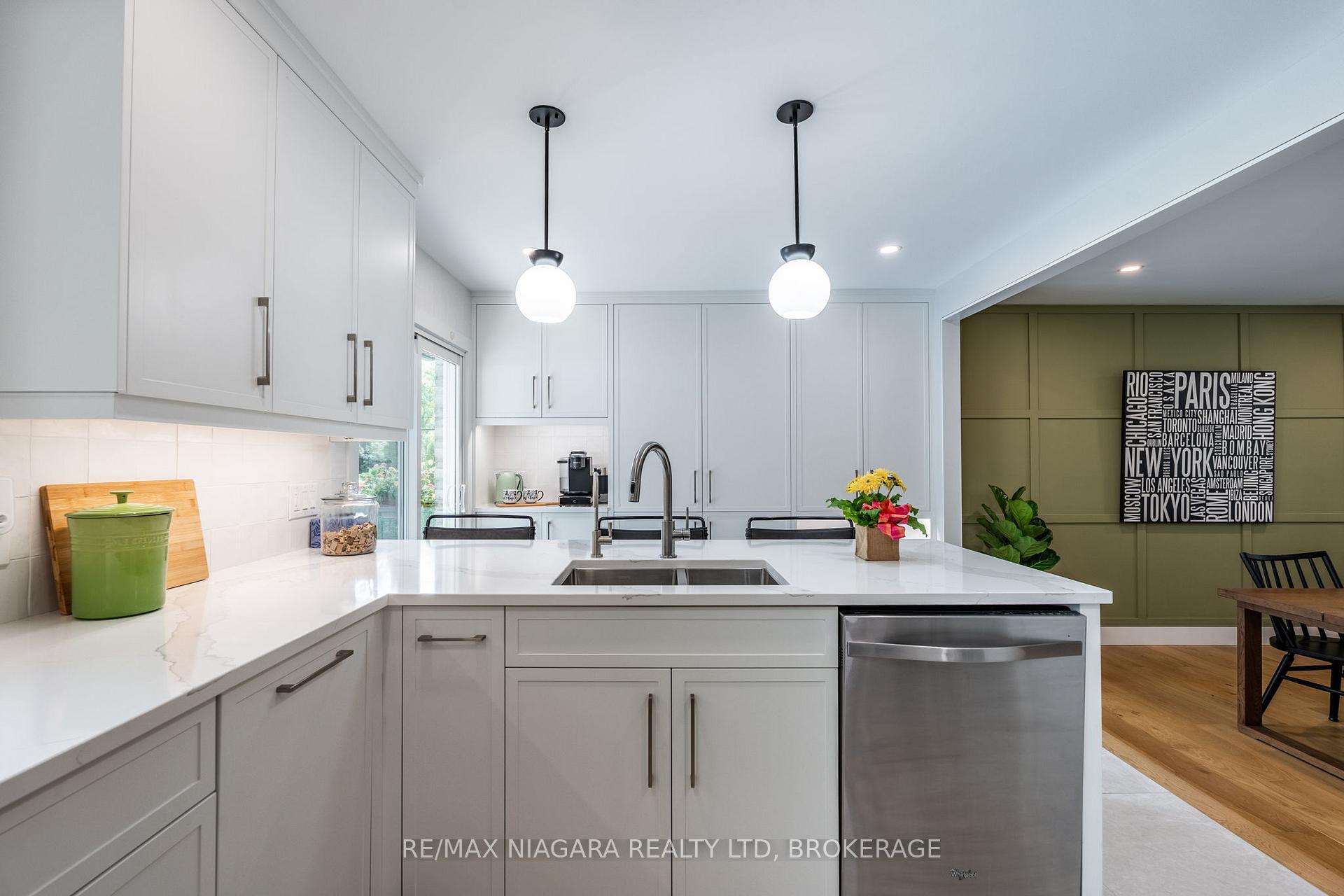 Photo 15 of 4 Rosemount Court, Grimsby, Grimsby Beach — HOMEH